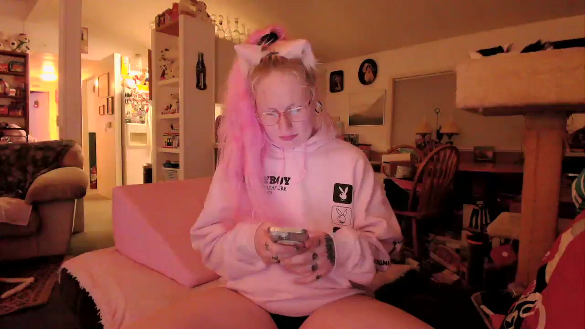Gallery image thumbnail from MsGrumpyCunt's myfreecams stream on, 03/26/2024, 04:21 image 9 of 20