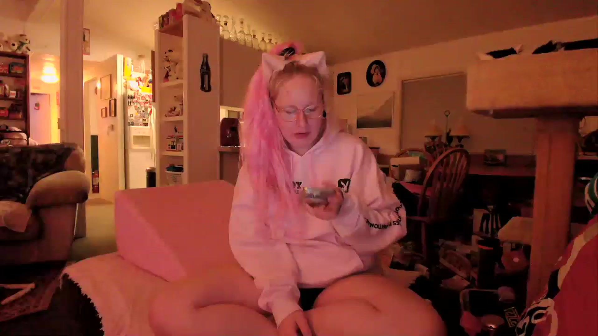 Gallery image thumbnail from MsGrumpyCunt's myfreecams stream on, 03/26/2024, 04:21 image 14 of 20