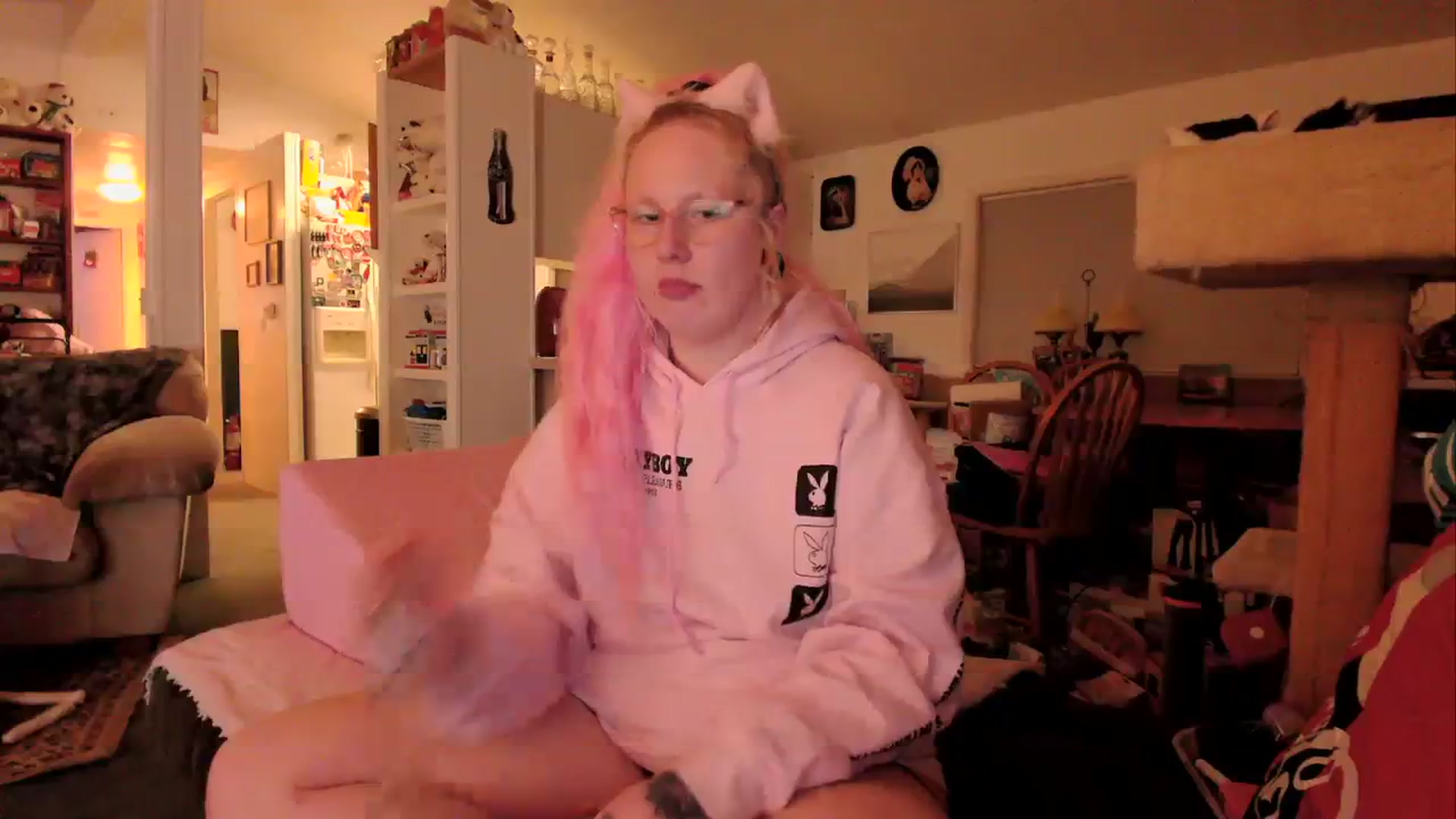 Gallery image thumbnail from MsGrumpyCunt's myfreecams stream on, 03/26/2024, 04:21 image 10 of 20