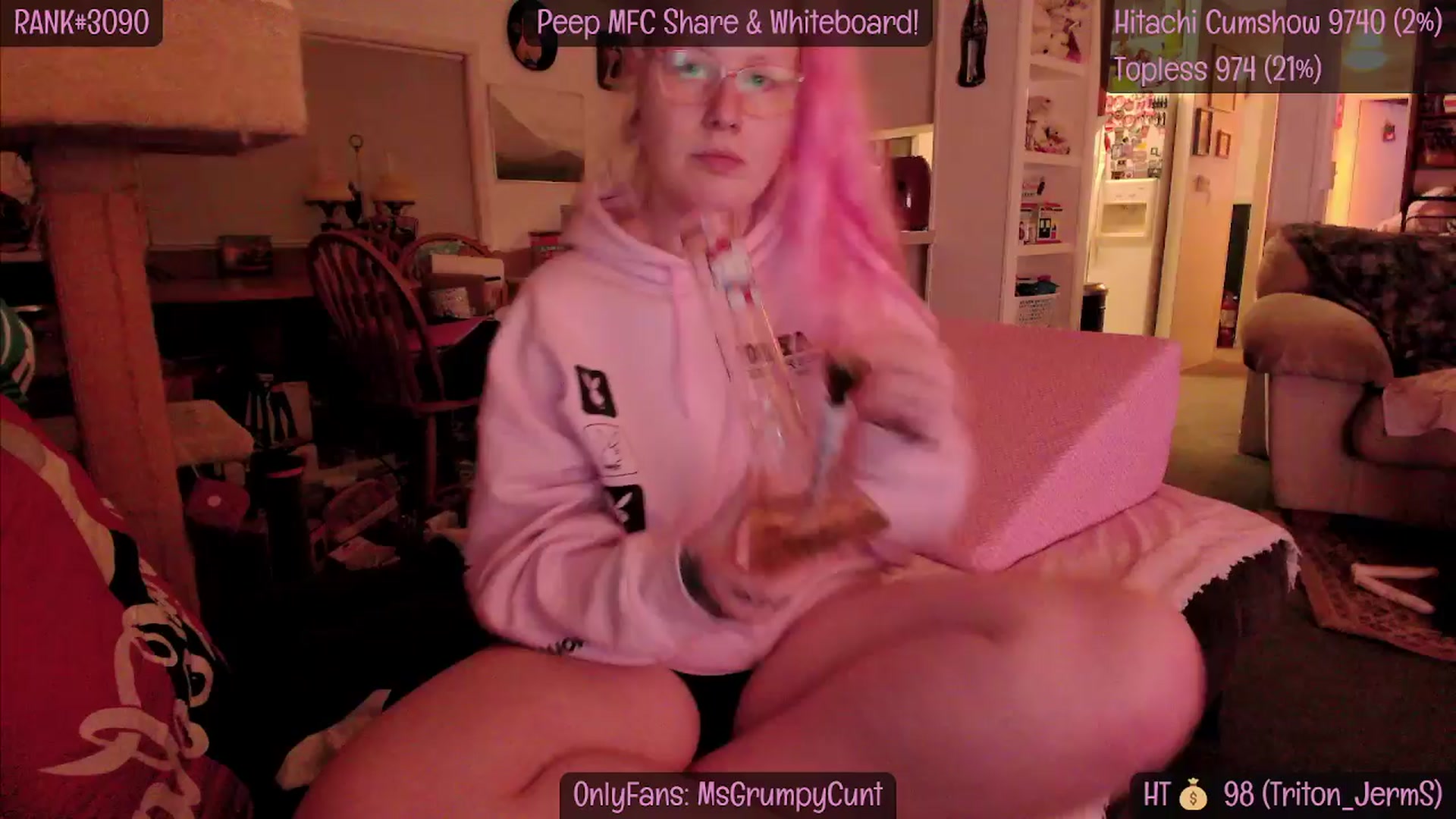 Gallery image thumbnail from MsGrumpyCunt's myfreecams stream on, 03/26/2024, 05:22 image 16 of 20