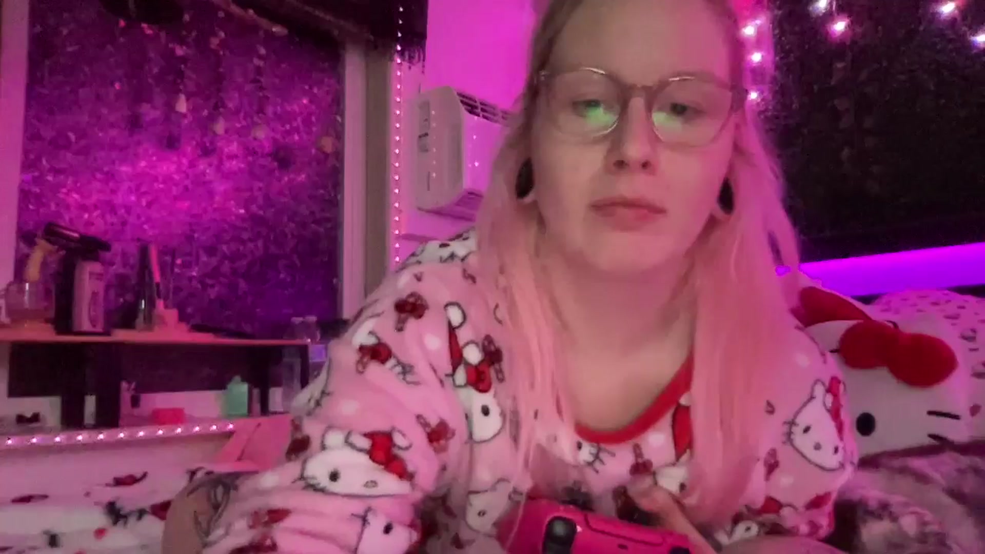 Gallery image thumbnail from MsGrumpyCunt's myfreecams stream on, 12/21/2024, 03:36 image 16 of 20