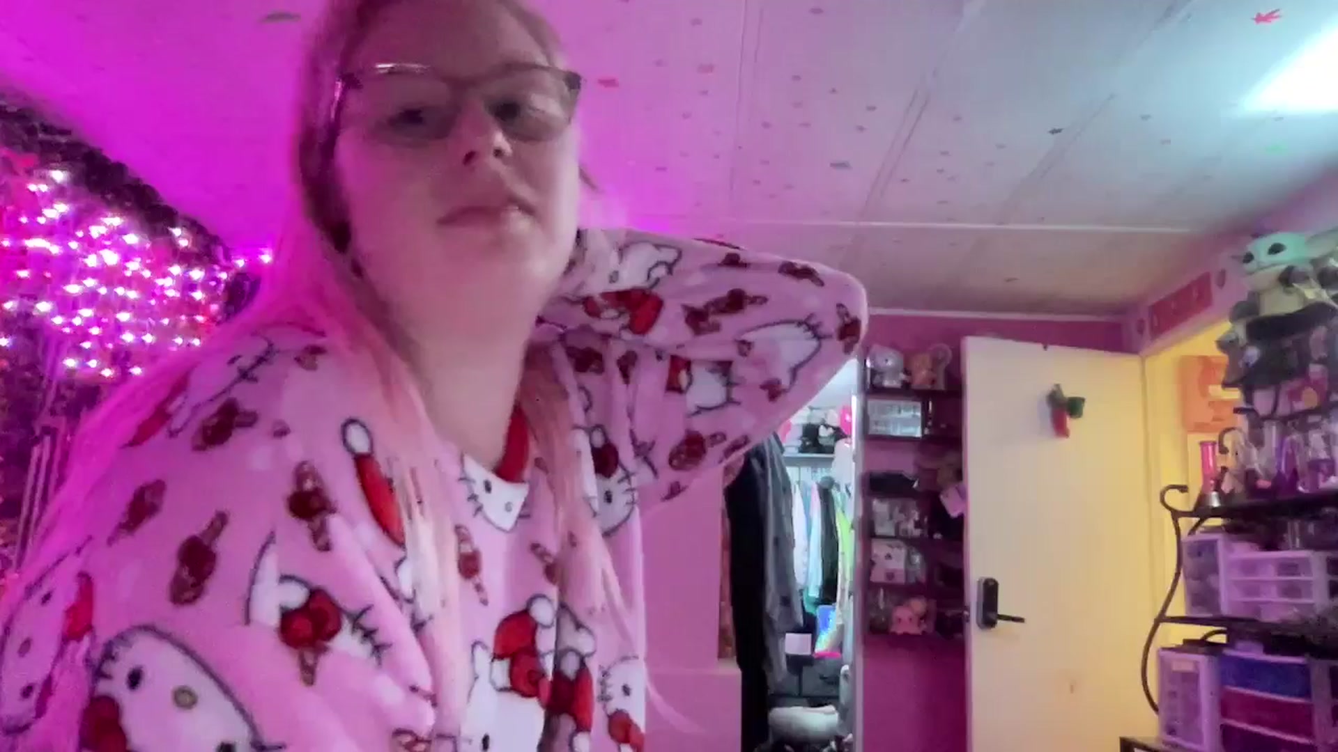 Gallery image thumbnail from MsGrumpyCunt's myfreecams stream on, 12/21/2024, 03:36 image 20 of 20