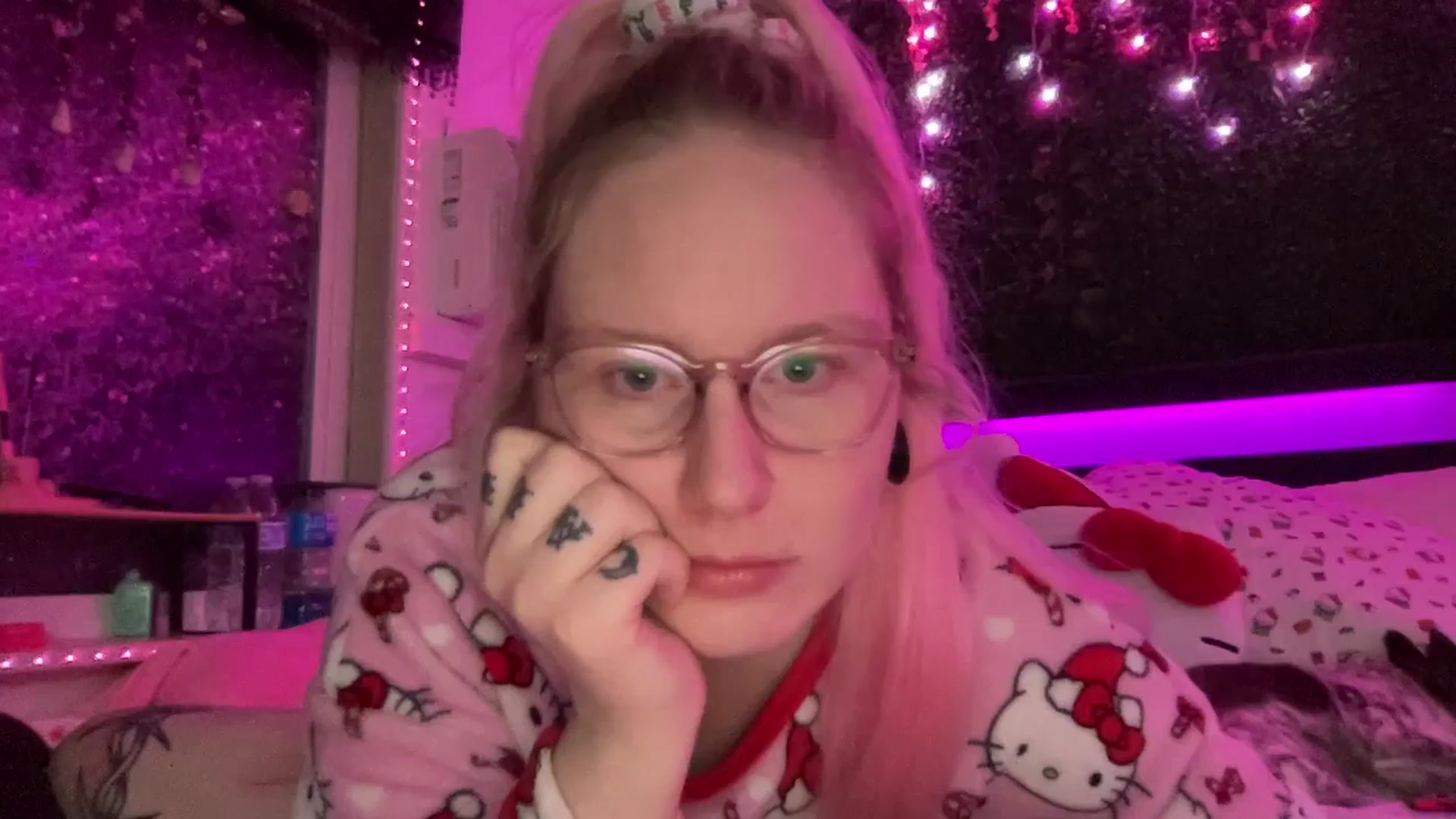 Gallery image thumbnail from MsGrumpyCunt's myfreecams stream on, 12/21/2024, 03:36 image 14 of 20