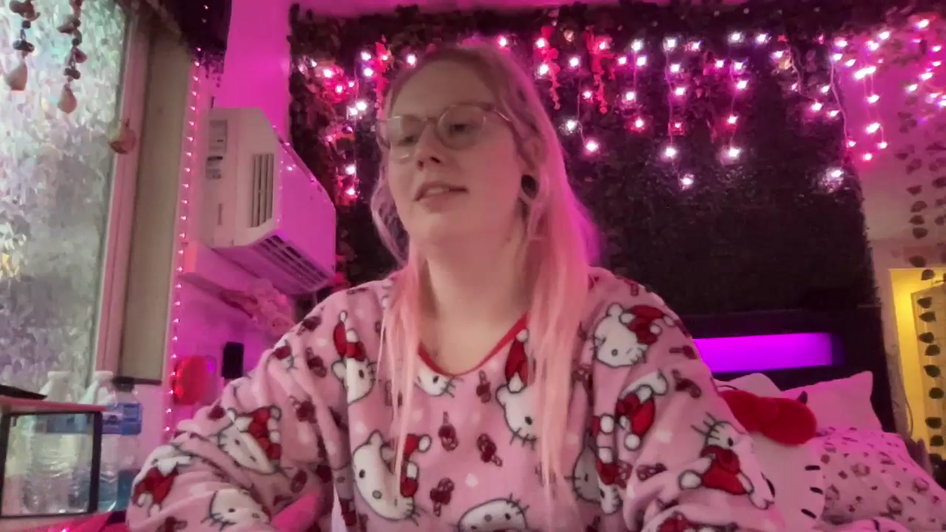 Gallery image thumbnail from MsGrumpyCunt's myfreecams stream on, 12/21/2024, 03:36 image 3 of 20