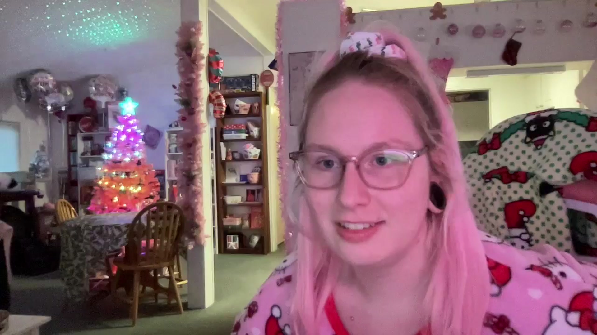 Gallery image thumbnail from MsGrumpyCunt's myfreecams stream on, 12/21/2024, 03:36 image 2 of 20