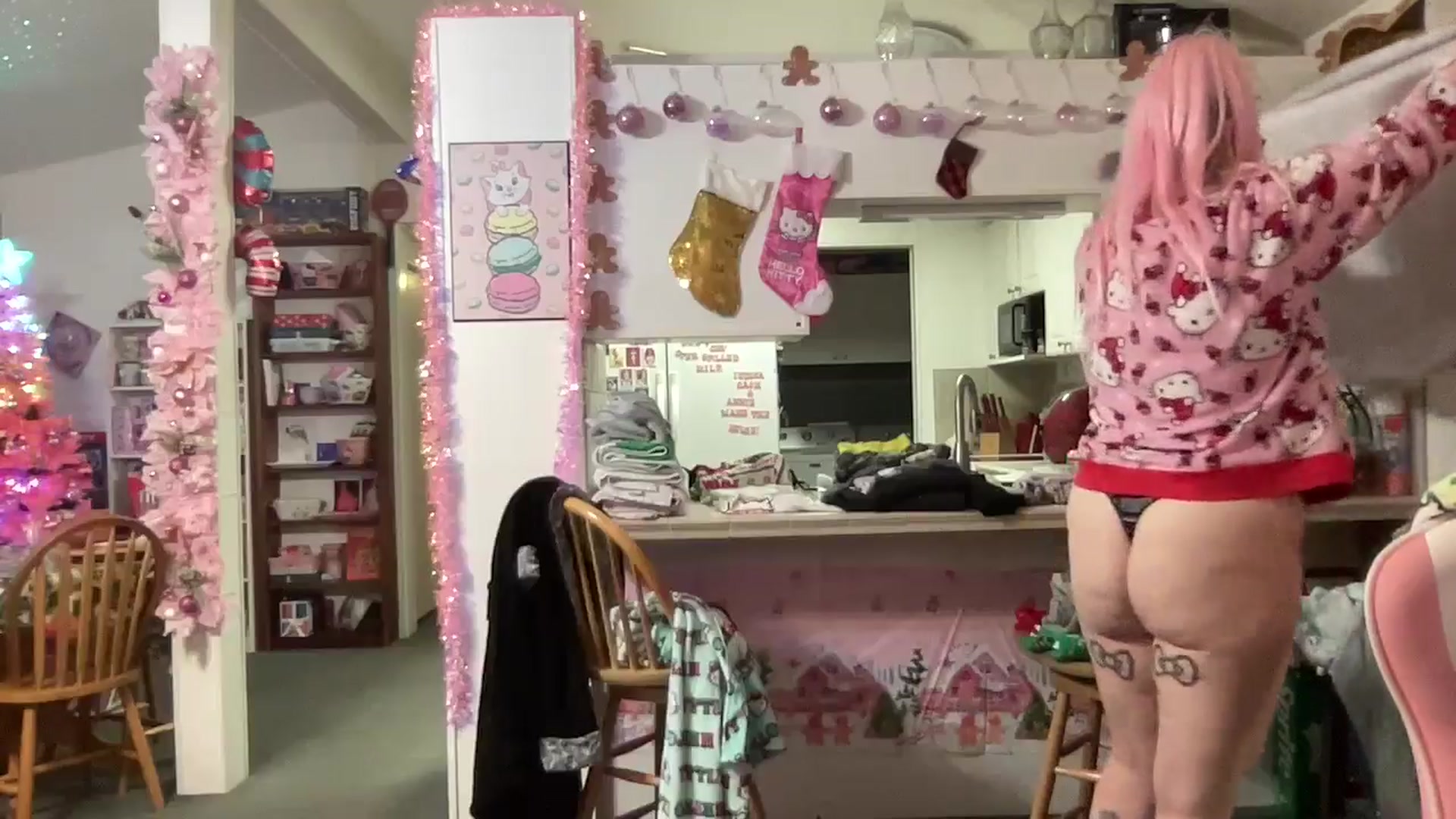 Gallery image thumbnail from MsGrumpyCunt's myfreecams stream on, 12/21/2024, 03:36 image 6 of 20