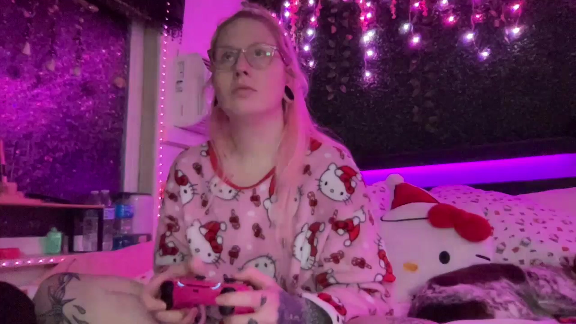 Gallery image thumbnail from MsGrumpyCunt's myfreecams stream on, 12/21/2024, 03:36 image 13 of 20