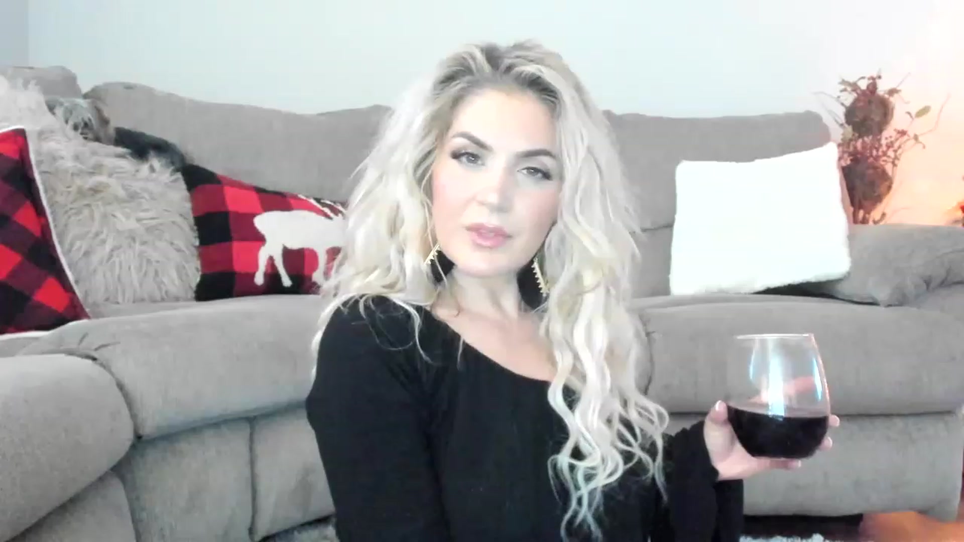 Gallery image thumbnail from MsMarilyn's myfreecams stream on, 11/21/2022, 18:40 image 6 of 20