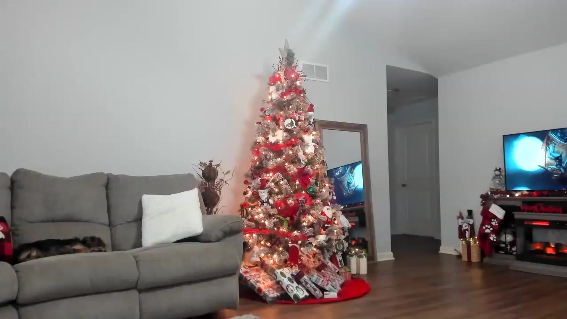 Gallery image thumbnail from MsMarilyn's myfreecams stream on, 11/21/2022, 18:40 image 19 of 20