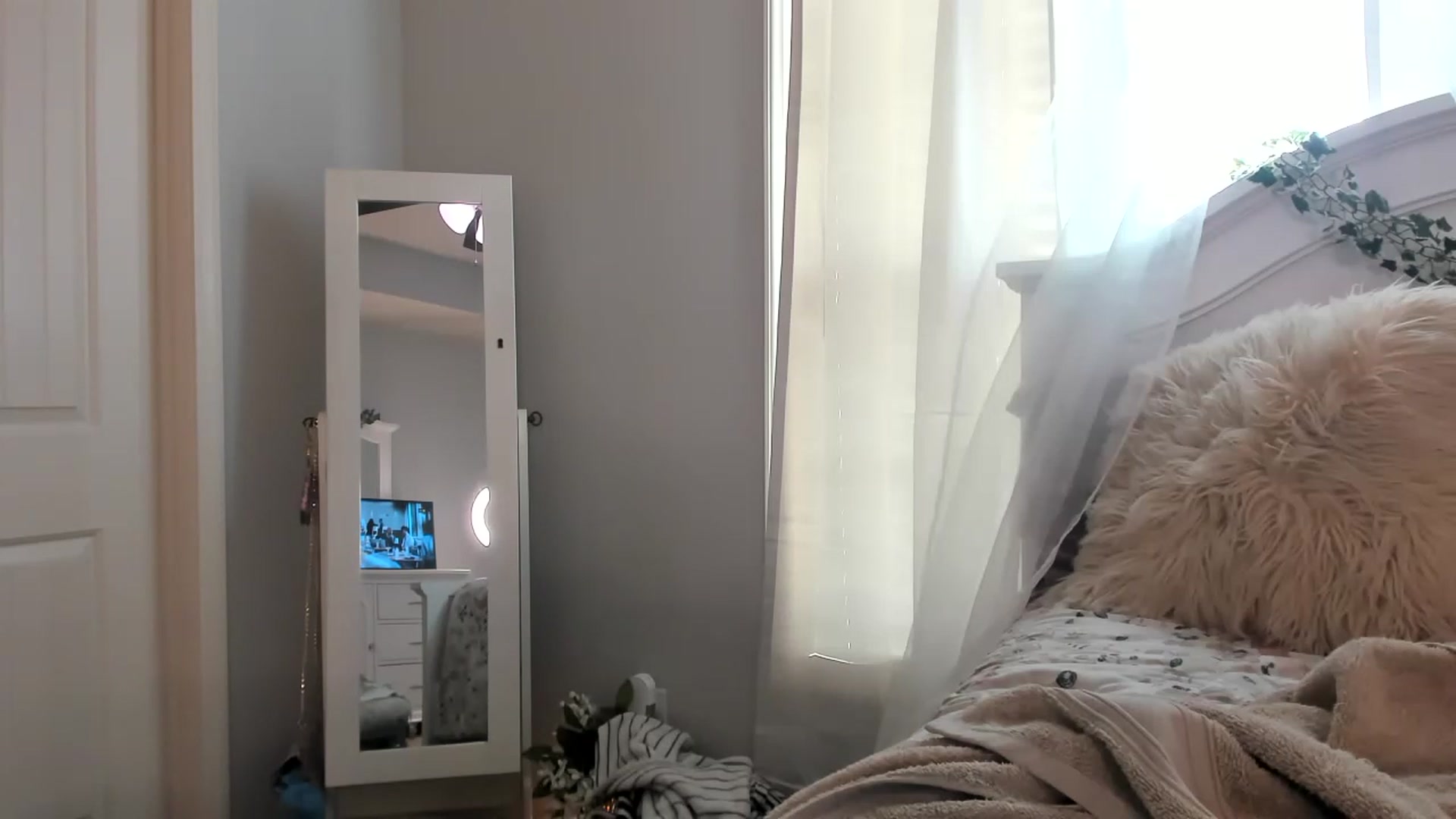 Gallery image thumbnail from MsMarilyn's myfreecams stream on, 11/23/2022, 20:09 image 15 of 20
