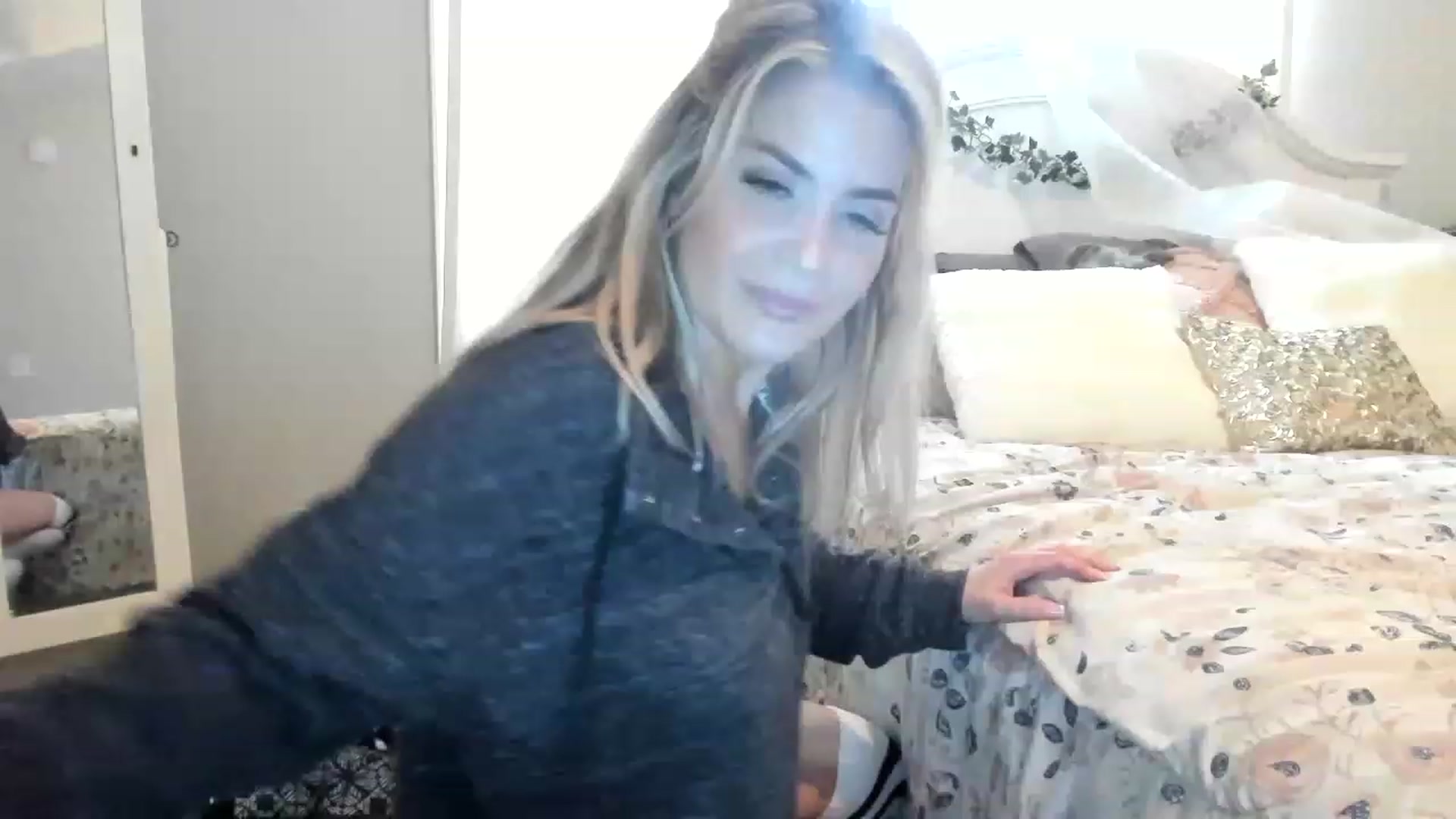 Gallery image thumbnail from MsMarilyn's myfreecams stream on, 12/02/2022, 17:50 image 17 of 20