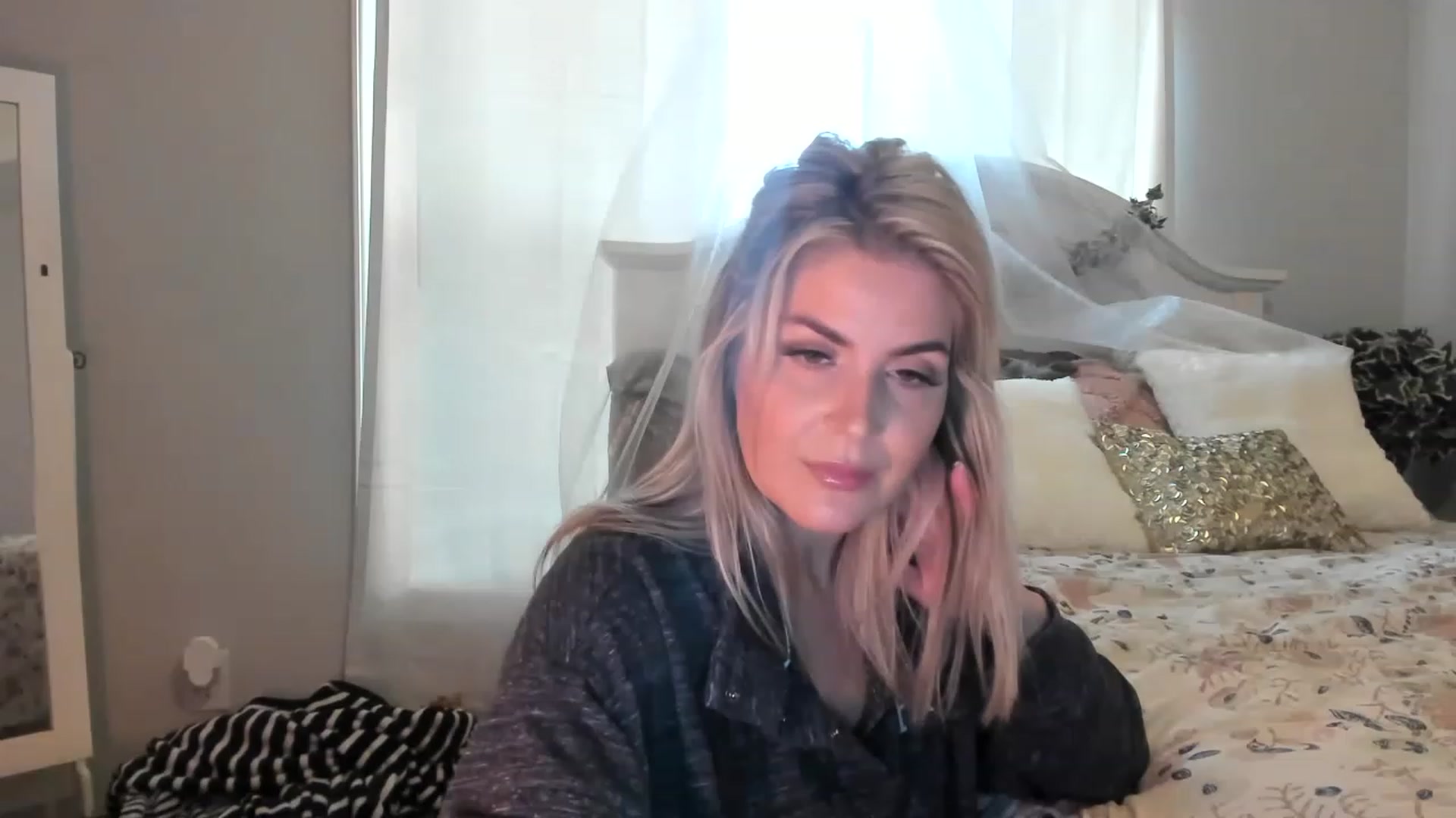 Gallery image thumbnail from MsMarilyn's myfreecams stream on, 12/02/2022, 17:50 image 9 of 20