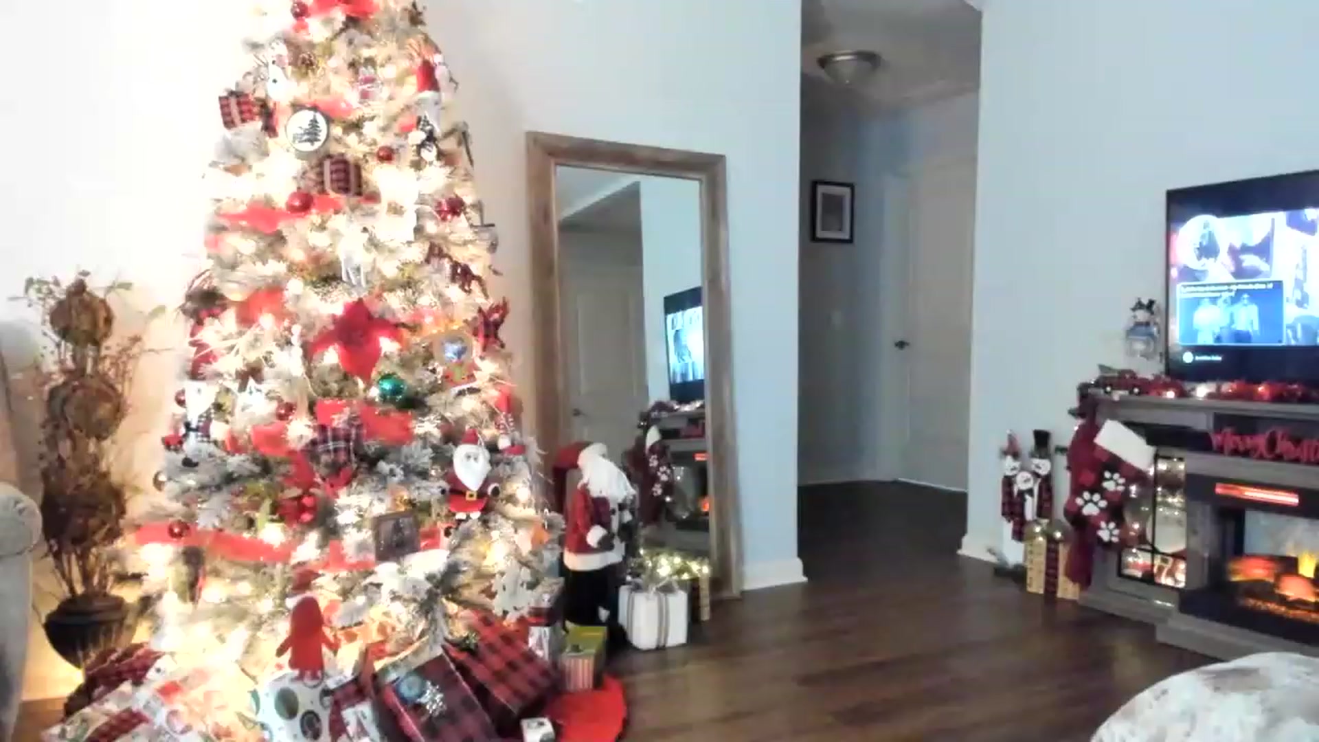 Gallery image thumbnail from MsMarilyn's myfreecams stream on, 12/05/2022, 17:48 image 18 of 20