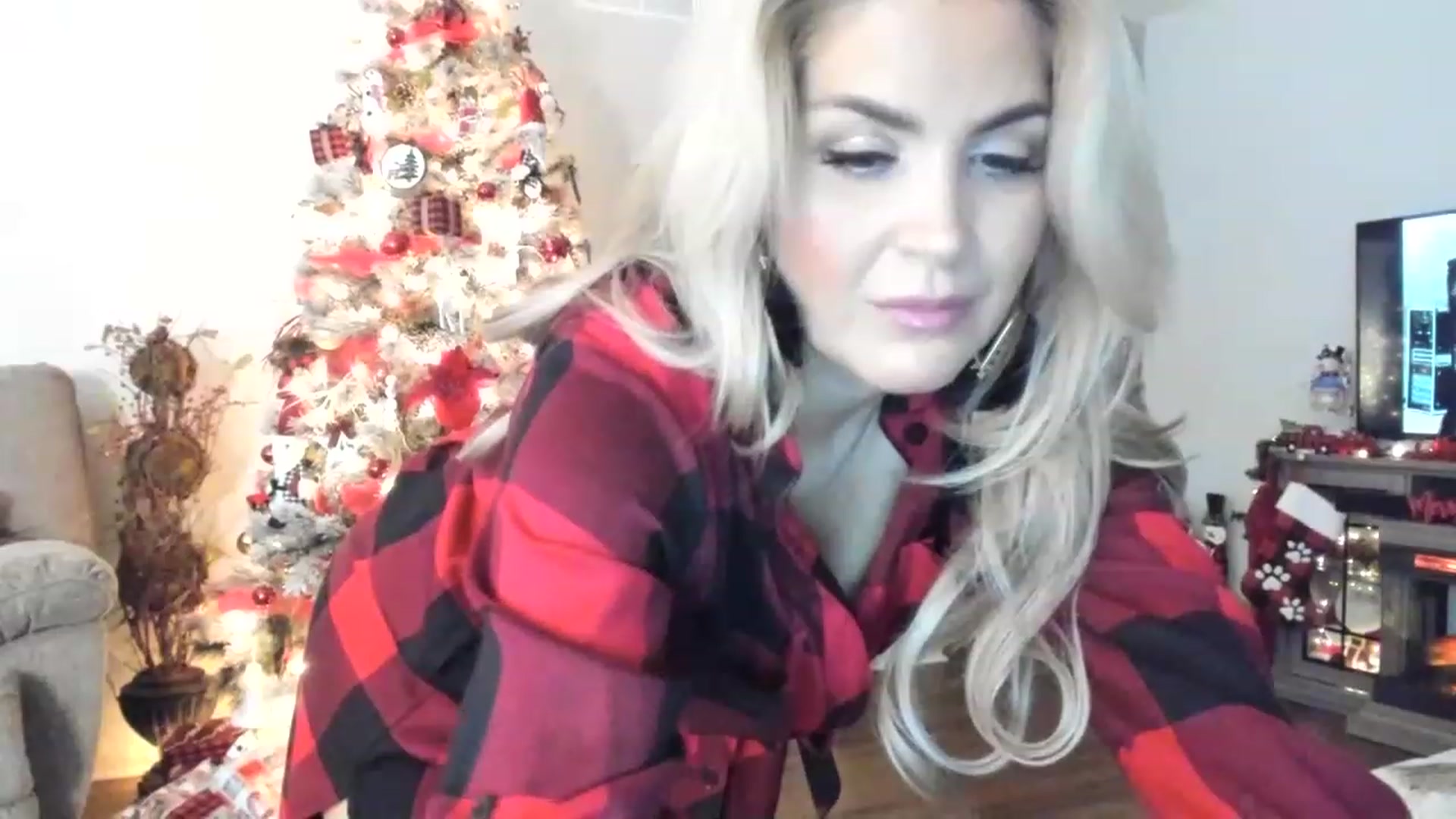Gallery image thumbnail from MsMarilyn's myfreecams stream on, 12/05/2022, 17:48 image 20 of 20
