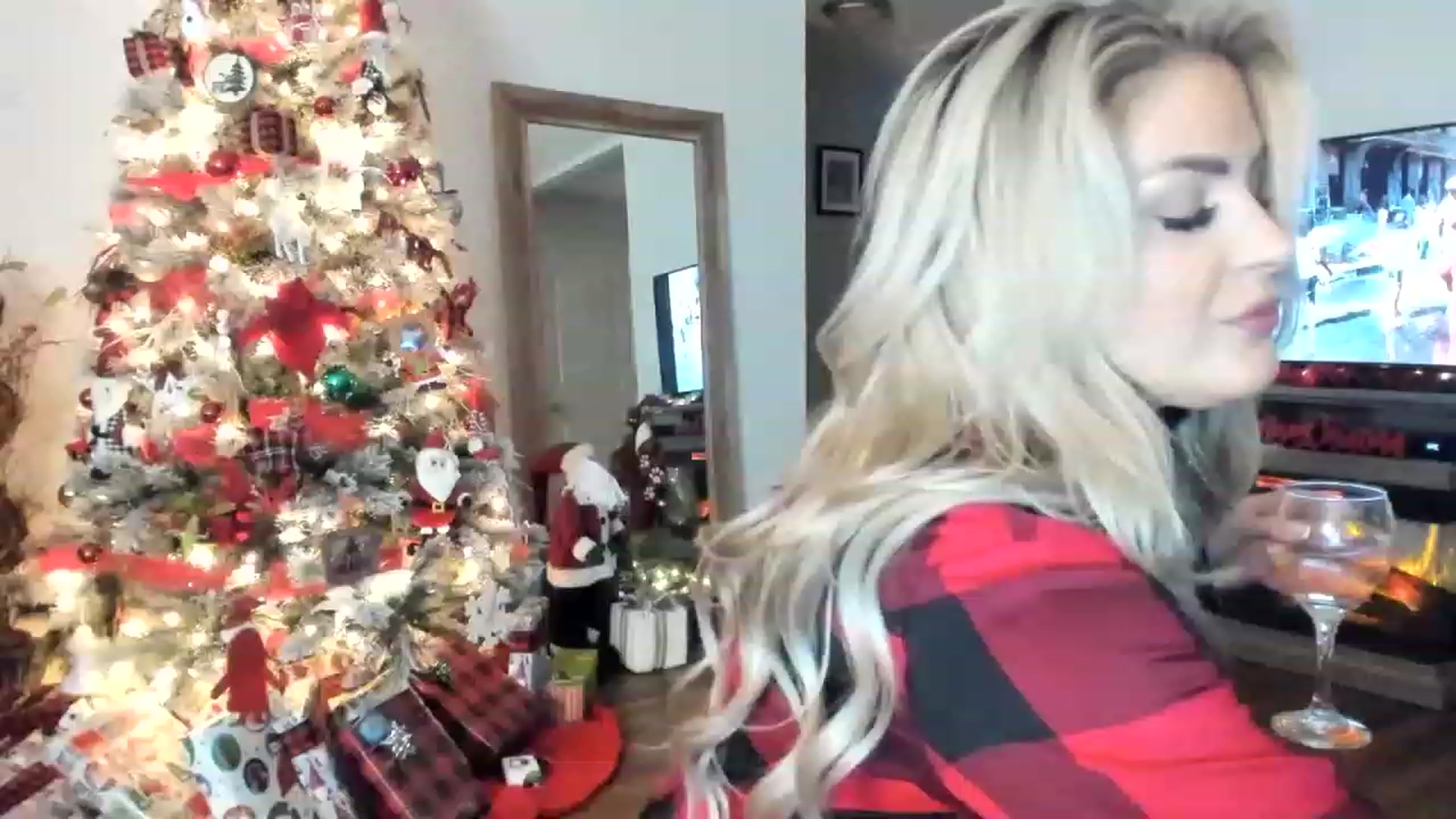 Gallery image thumbnail from MsMarilyn's myfreecams stream on, 12/05/2022, 17:48 image 4 of 20