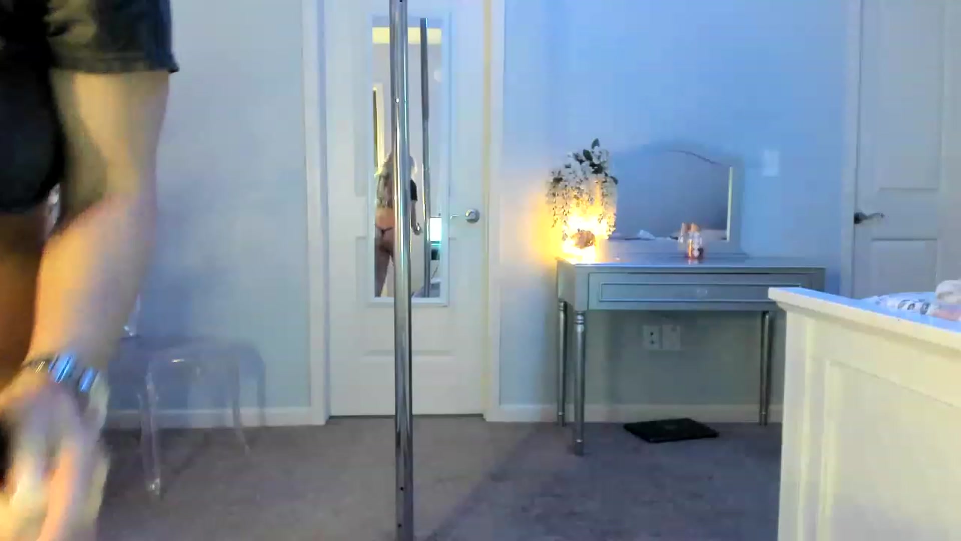 Gallery image thumbnail from MsMarilyn's myfreecams stream on, 12/05/2022, 19:45 image 18 of 20