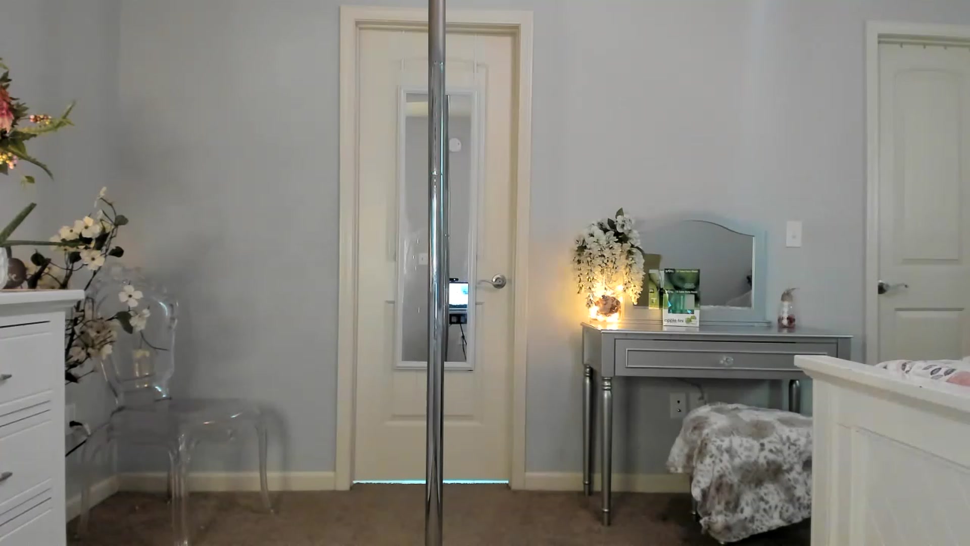 Gallery image thumbnail from MsMarilyn's myfreecams stream on, 12/06/2022, 19:36 image 3 of 20