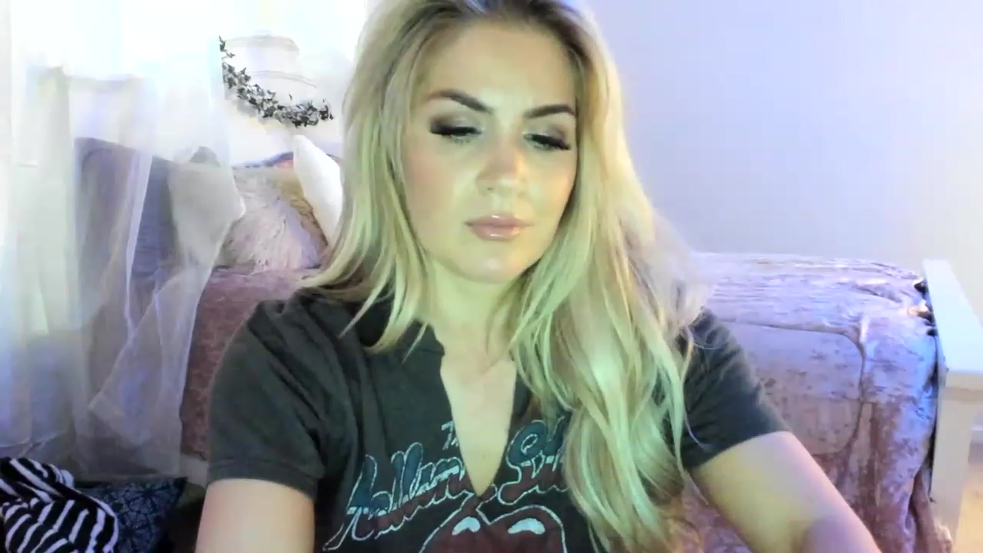 Gallery image thumbnail from MsMarilyn's myfreecams stream on, 12/08/2022, 17:52 image 20 of 20