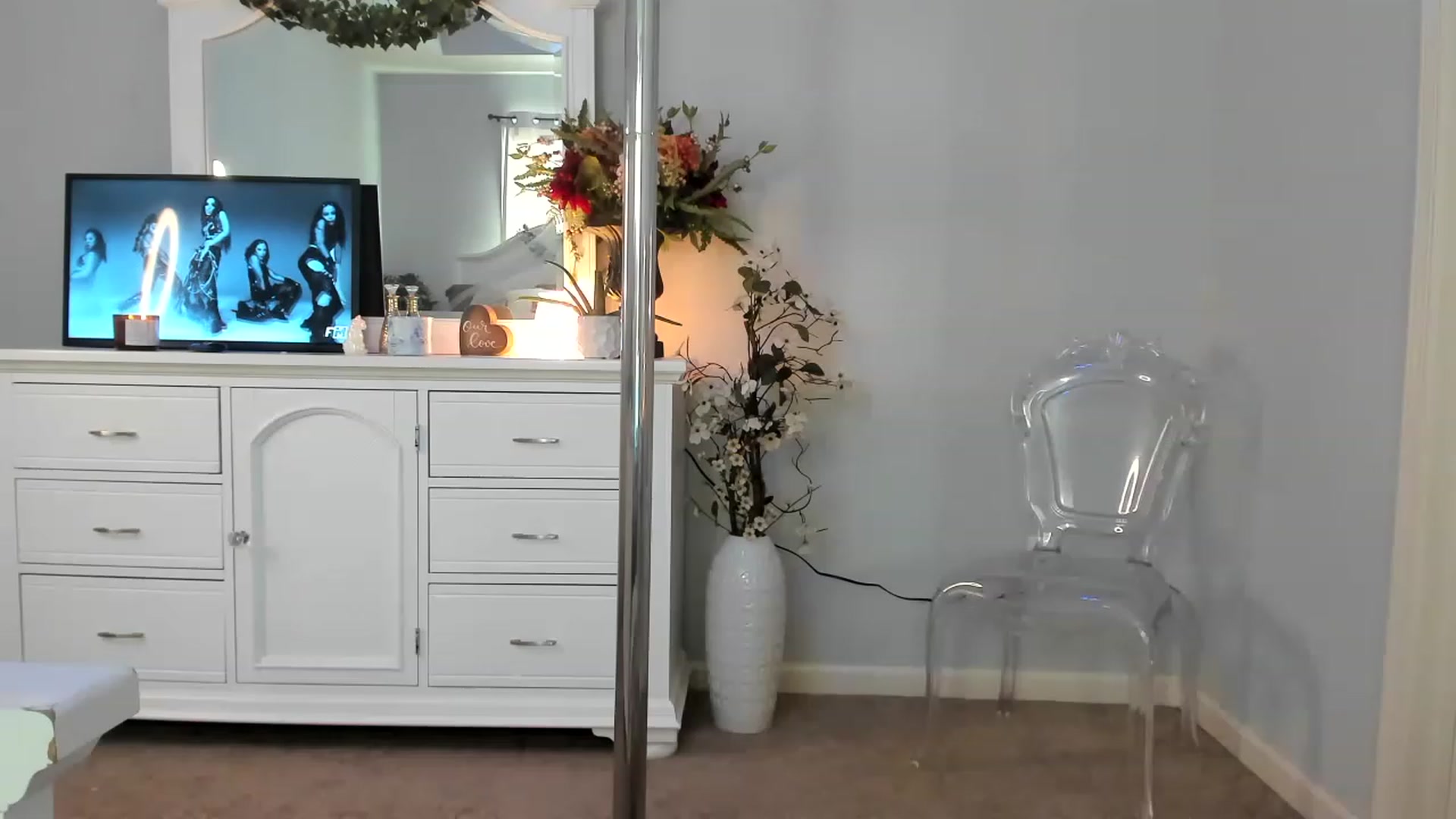 Gallery image thumbnail from MsMarilyn's myfreecams stream on, 12/12/2022, 19:17 image 11 of 20