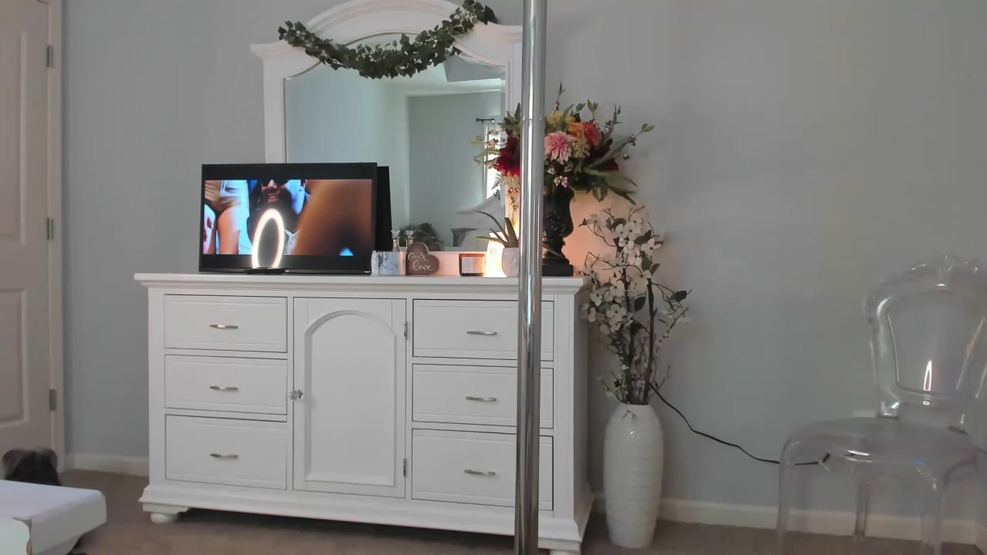 Gallery image thumbnail from MsMarilyn's myfreecams stream on, 12/15/2022, 18:39 image 14 of 20