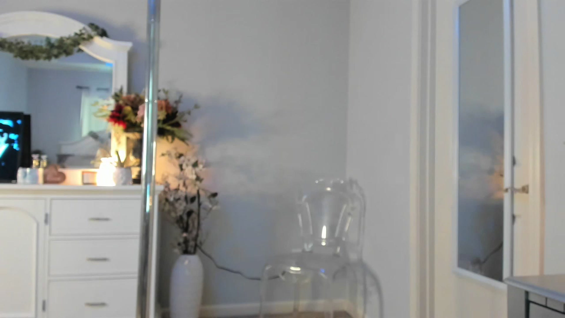 Gallery image thumbnail from MsMarilyn's myfreecams stream on, 12/15/2022, 19:02 image 12 of 20
