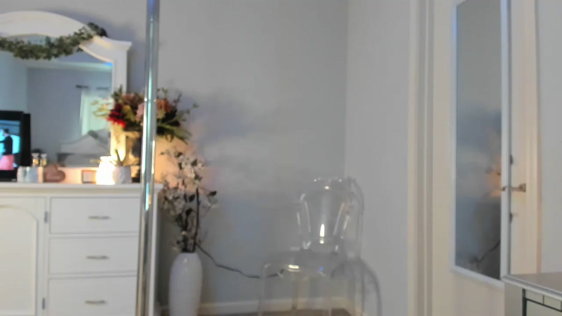 Gallery image thumbnail from MsMarilyn's myfreecams stream on, 12/15/2022, 19:02 image 9 of 20