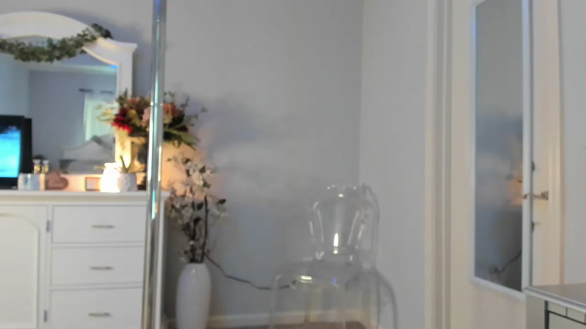 Gallery image thumbnail from MsMarilyn's myfreecams stream on, 12/15/2022, 19:02 image 10 of 20