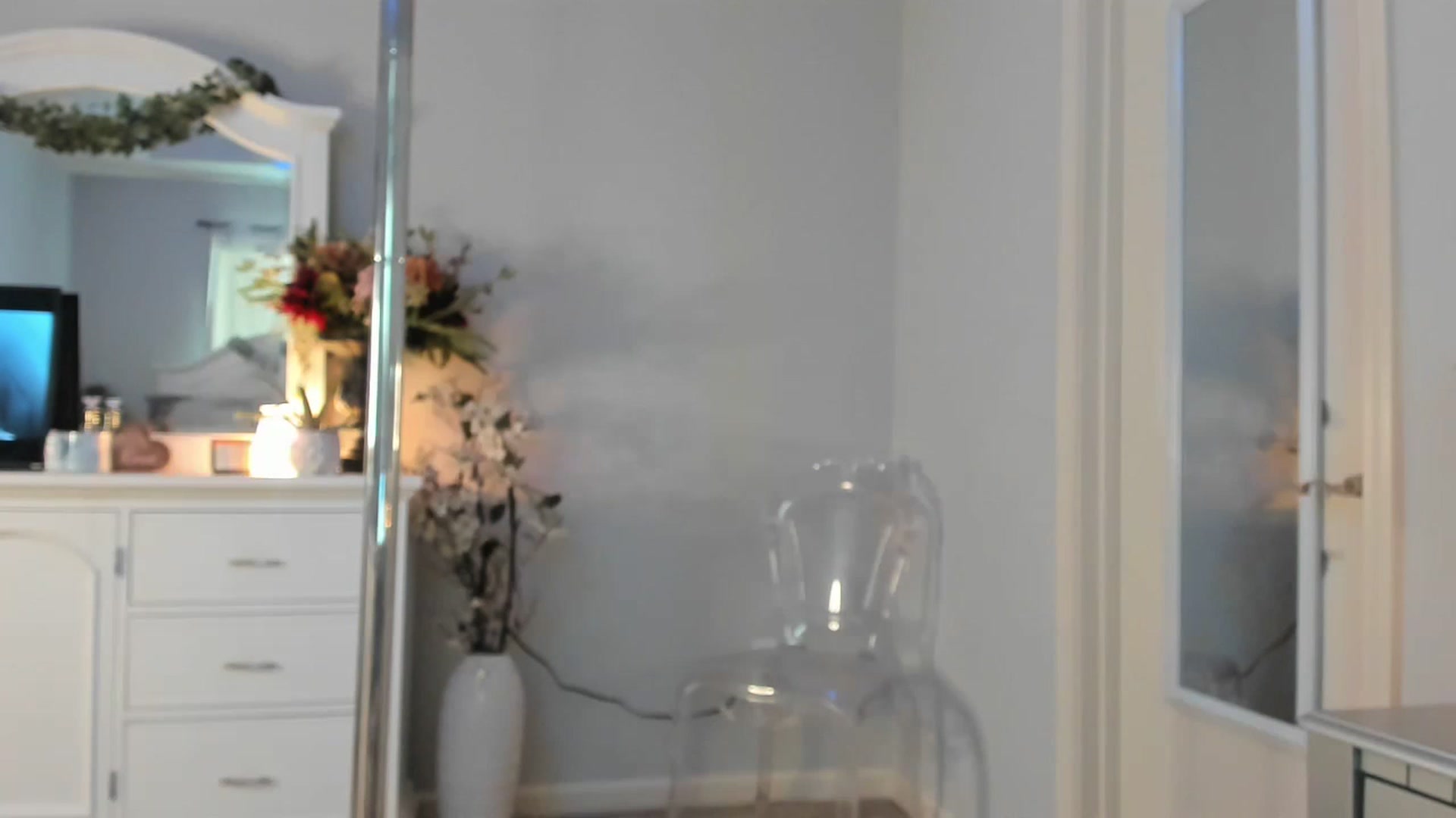 Gallery image thumbnail from MsMarilyn's myfreecams stream on, 12/15/2022, 19:02 image 8 of 20