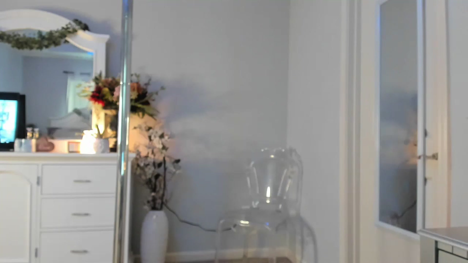Gallery image thumbnail from MsMarilyn's myfreecams stream on, 12/15/2022, 19:02 image 11 of 20