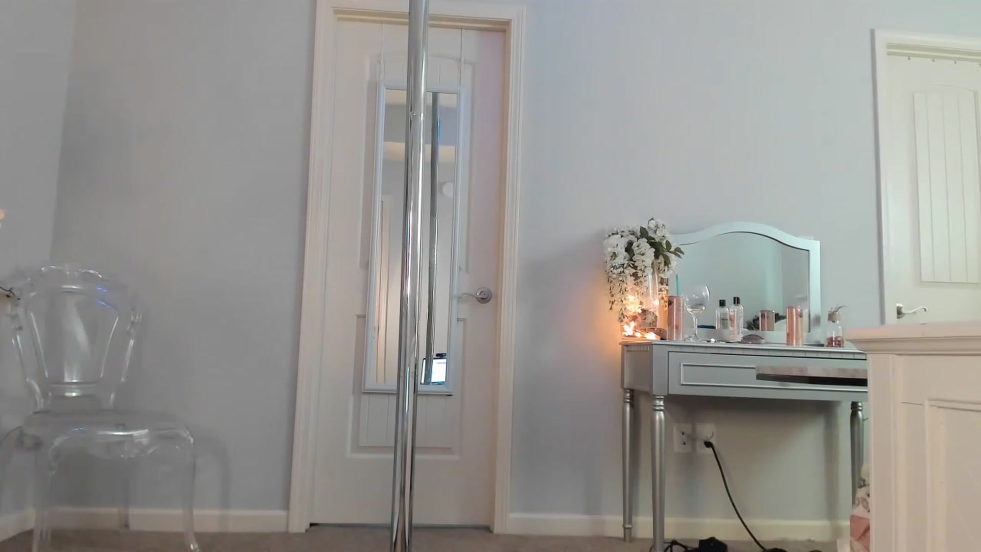 Gallery image thumbnail from MsMarilyn's myfreecams stream on, 12/15/2022, 19:58 image 1 of 20