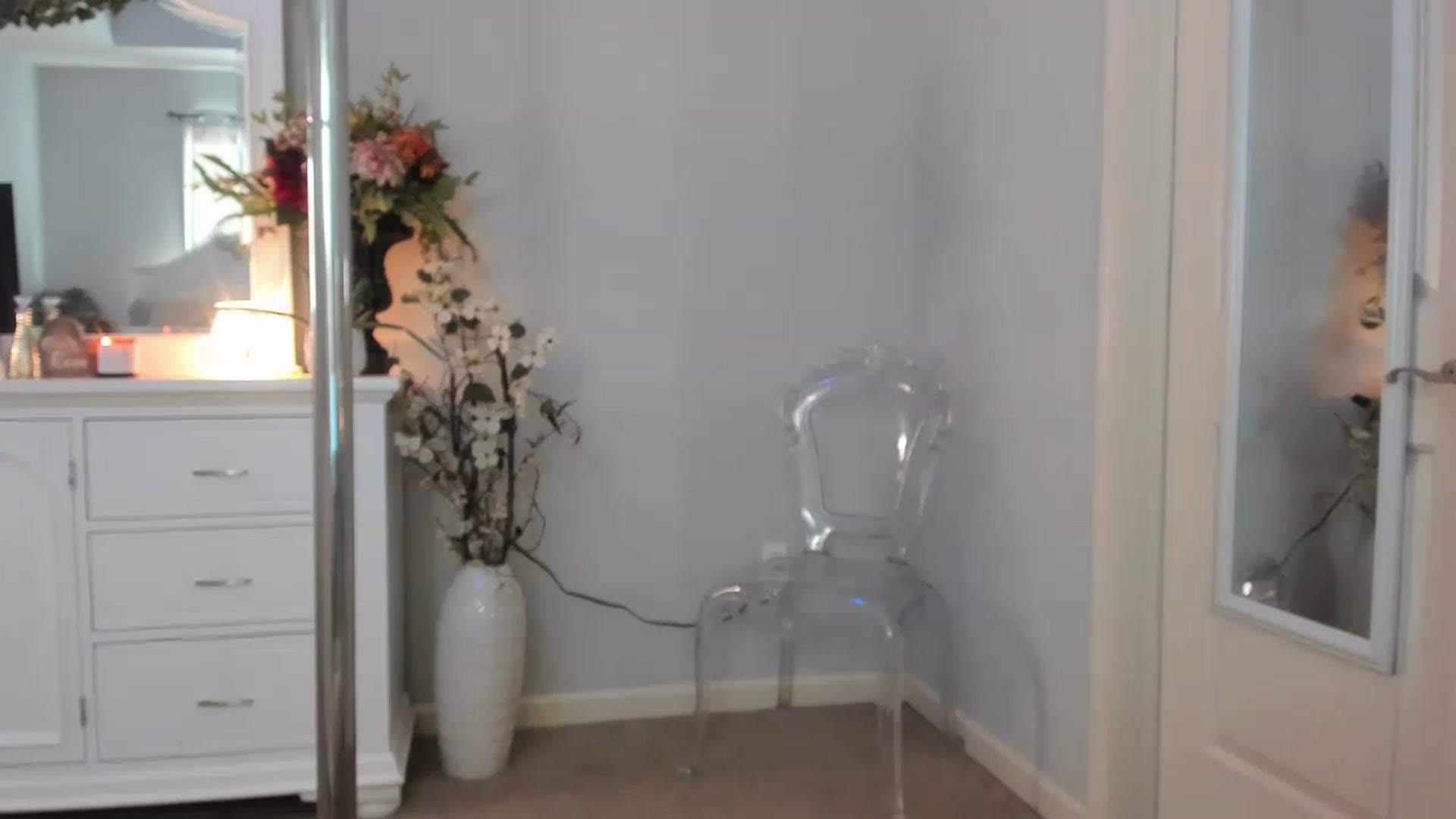 Gallery image thumbnail from MsMarilyn's myfreecams stream on, 12/19/2022, 19:16 image 5 of 20