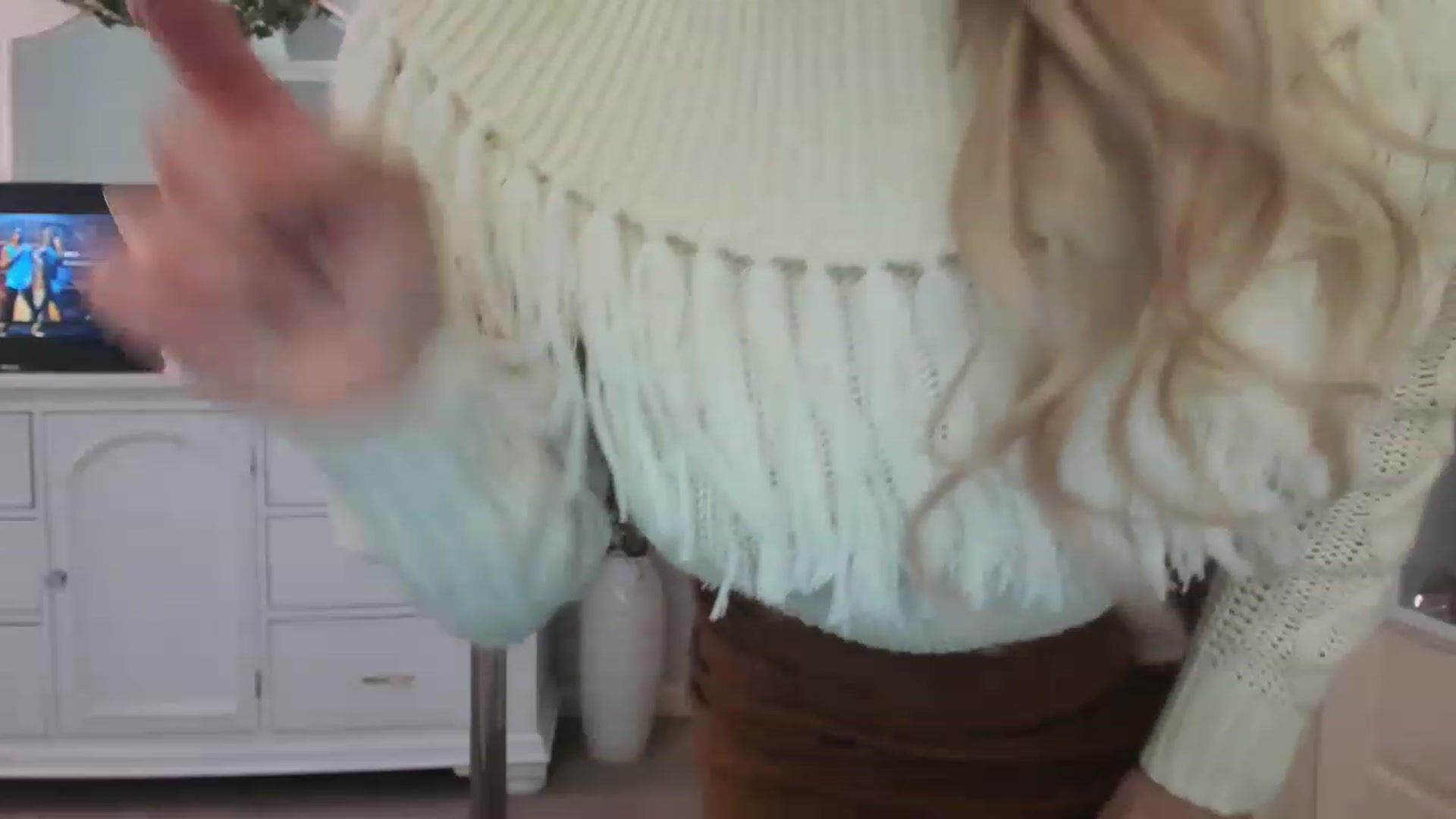 Gallery image thumbnail from MsMarilyn's myfreecams stream on, 12/19/2022, 19:16 image 7 of 20