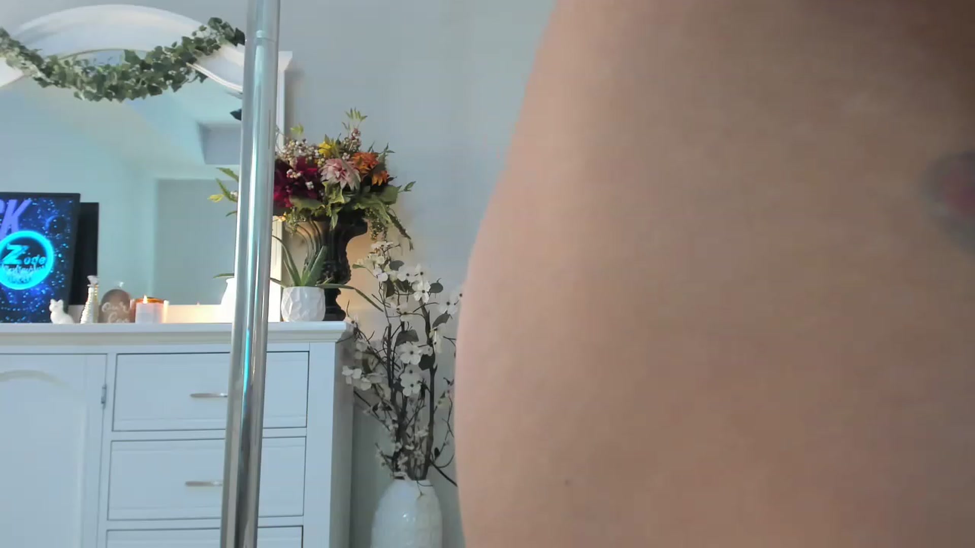 Gallery image thumbnail from MsMarilyn's myfreecams stream on, 12/19/2022, 19:36 image 15 of 20