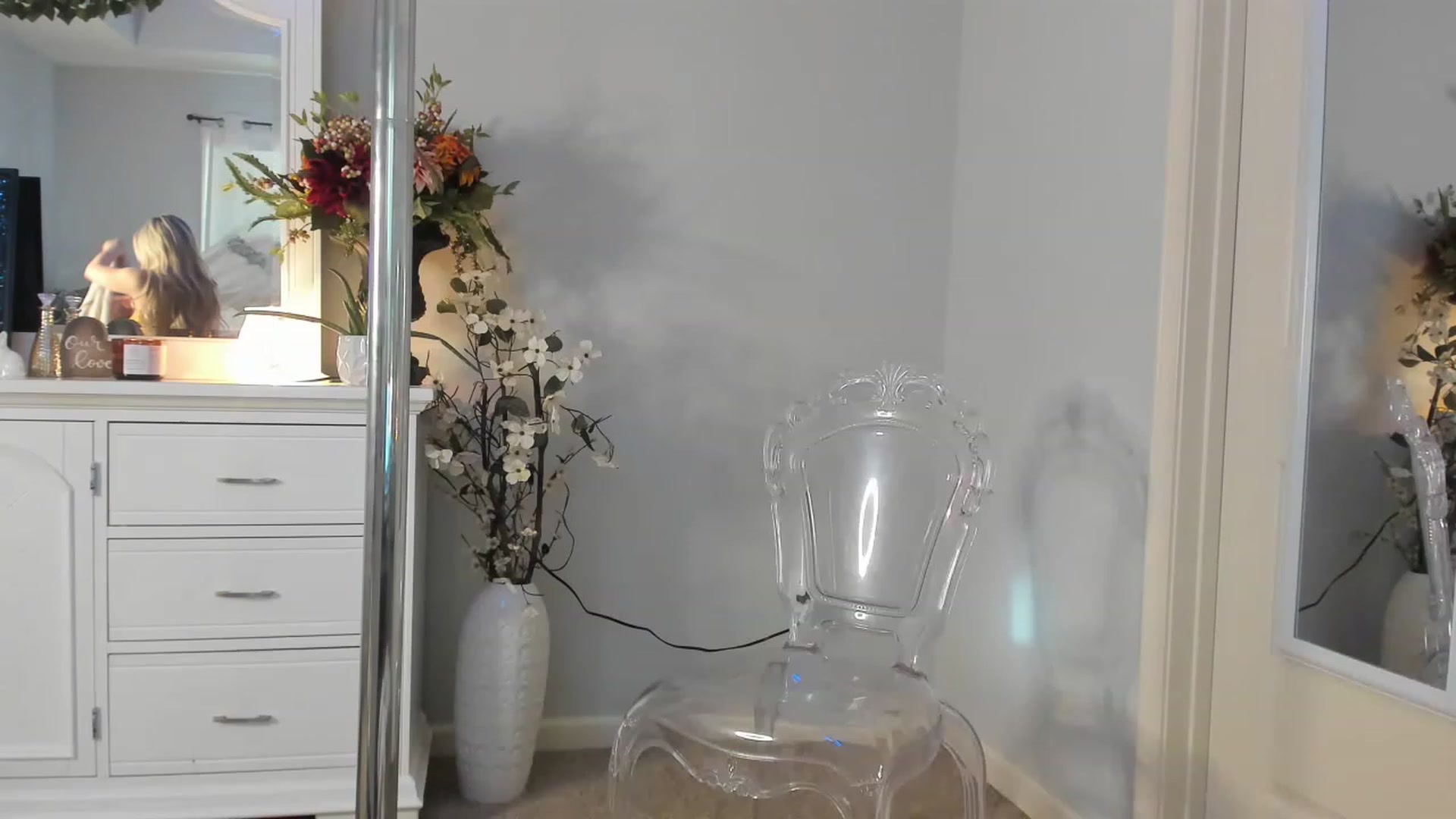 Gallery image thumbnail from MsMarilyn's myfreecams stream on, 12/19/2022, 20:55 image 16 of 20