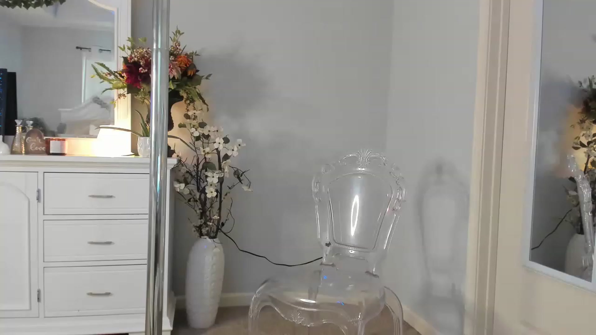 Gallery image thumbnail from MsMarilyn's myfreecams stream on, 12/19/2022, 20:55 image 19 of 20