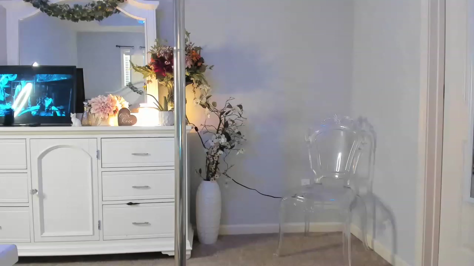 Gallery image thumbnail from MsMarilyn's myfreecams stream on, 12/27/2022, 23:02 image 7 of 20