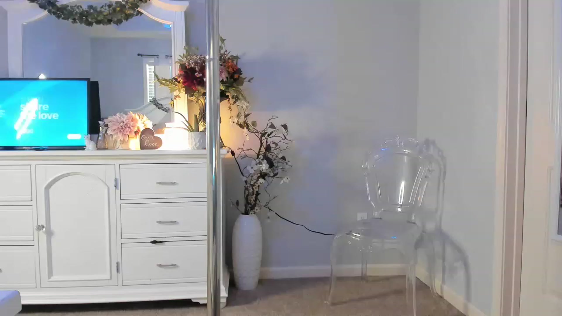 Gallery image thumbnail from MsMarilyn's myfreecams stream on, 12/27/2022, 23:02 image 8 of 20