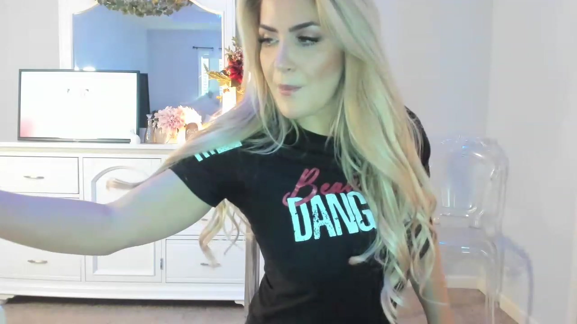 Gallery image thumbnail from MsMarilyn's myfreecams stream on, 12/29/2022, 21:53 image 5 of 20