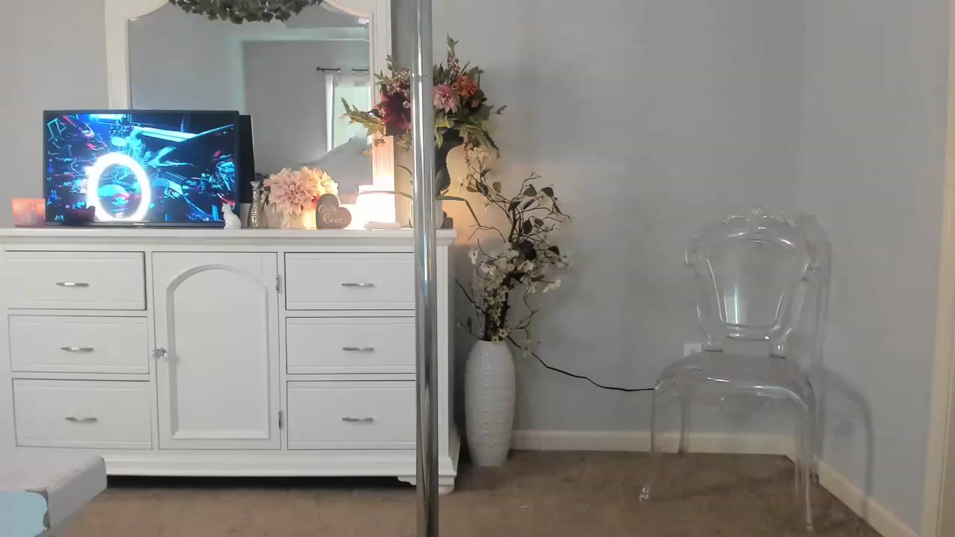 Gallery image thumbnail from MsMarilyn's myfreecams stream on, 12/30/2022, 23:17 image 2 of 20