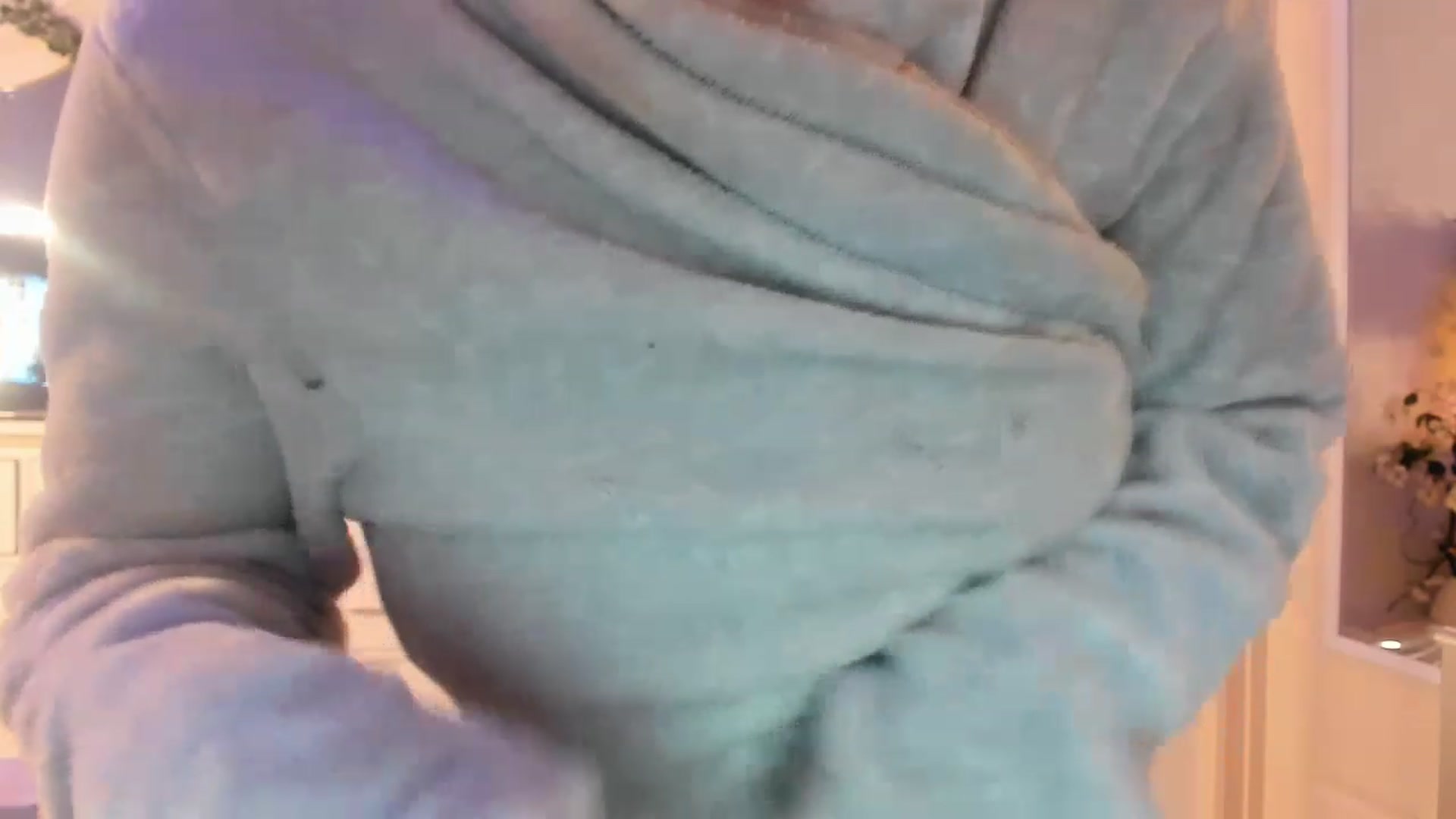 Gallery image thumbnail from MsMarilyn's myfreecams stream on, 12/30/2022, 23:17 image 14 of 20