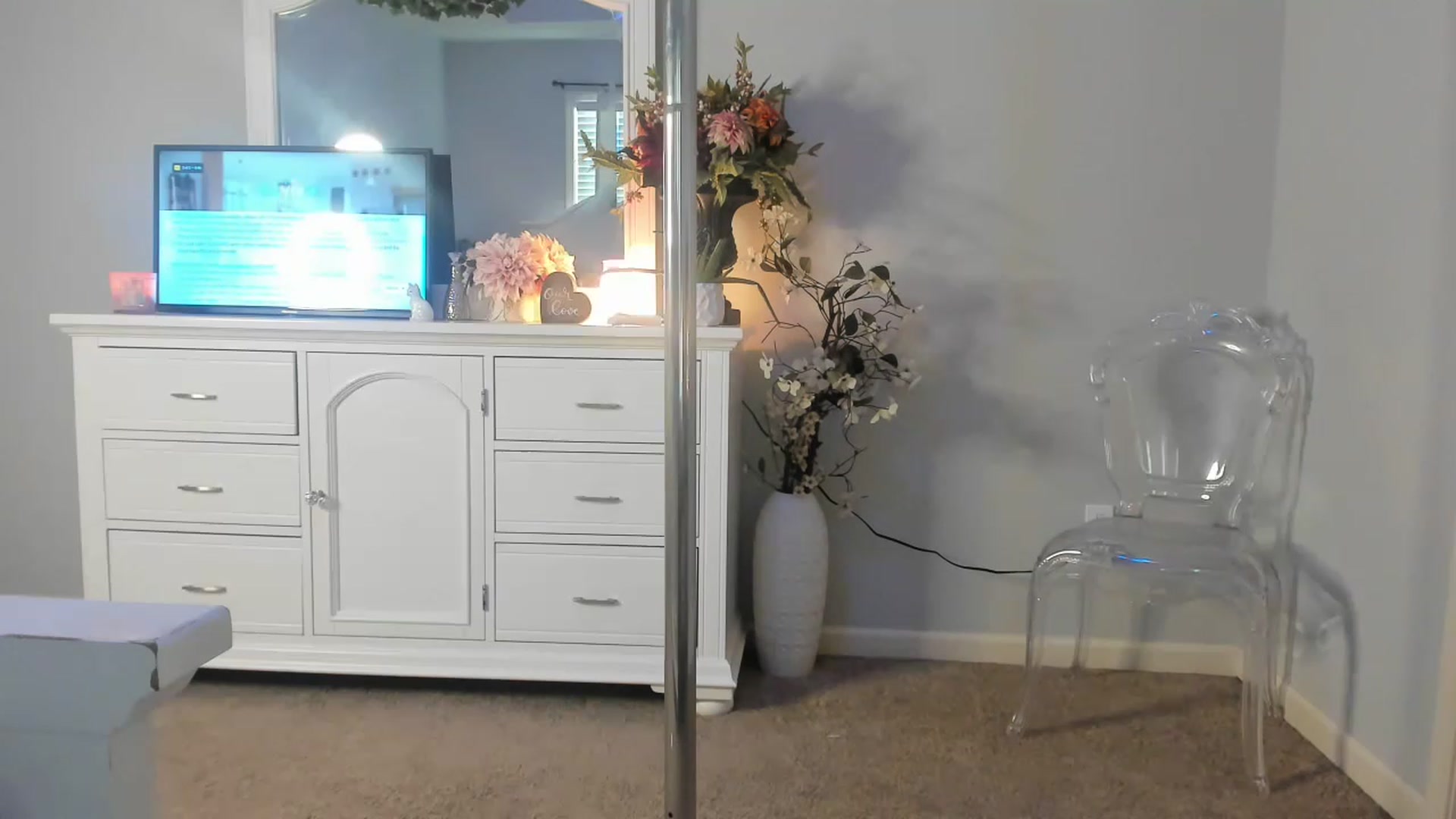 Gallery image thumbnail from MsMarilyn's myfreecams stream on, 12/30/2022, 23:17 image 9 of 20