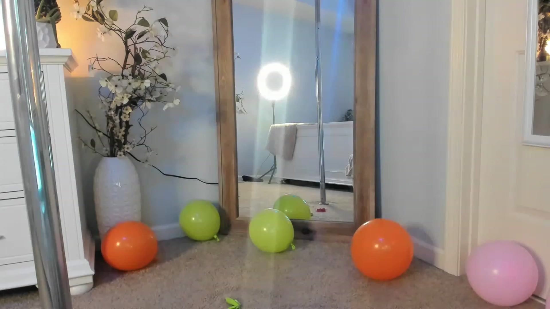 Gallery image thumbnail from MsMarilyn's myfreecams stream on, 01/02/2023, 19:54 image 16 of 20