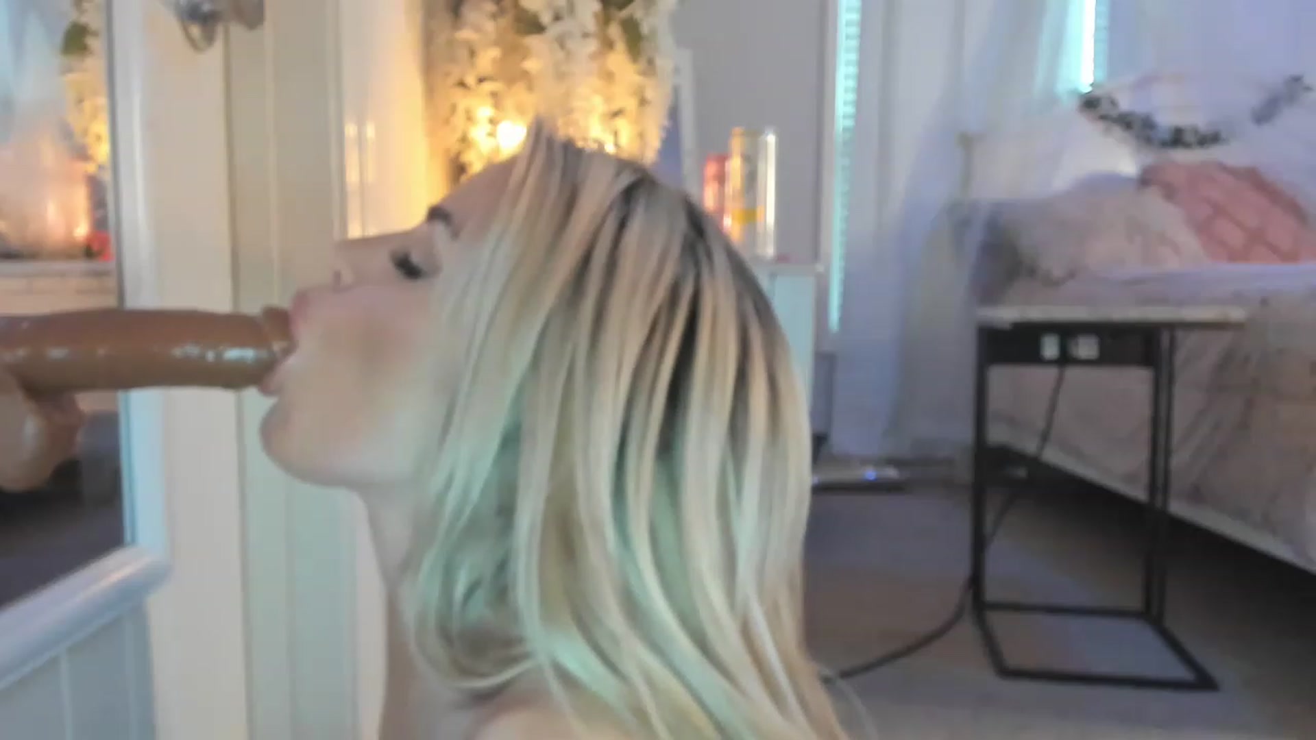 Gallery image thumbnail from MsMarilyn's myfreecams stream on, 01/03/2023, 21:33 image 12 of 20
