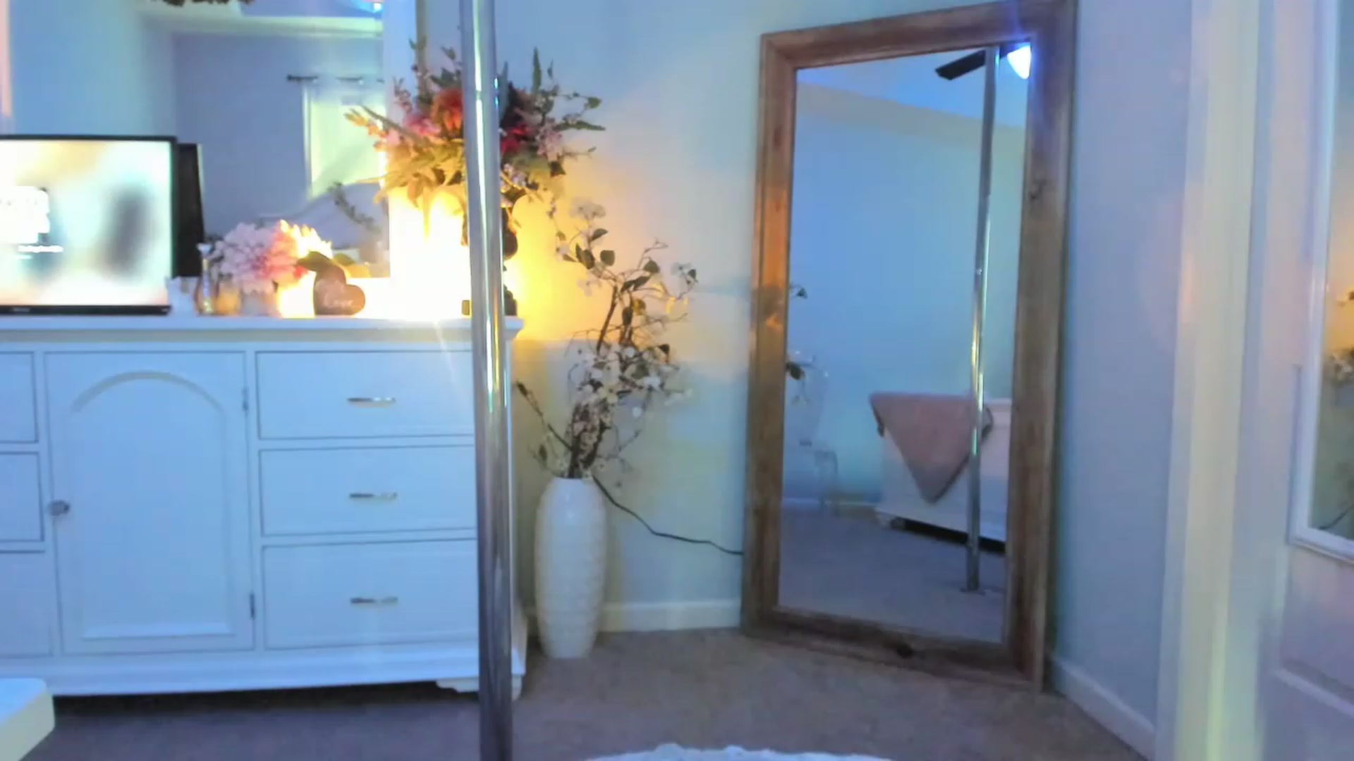 Gallery image thumbnail from MsMarilyn's myfreecams stream on, 01/05/2023, 20:51 image 15 of 20