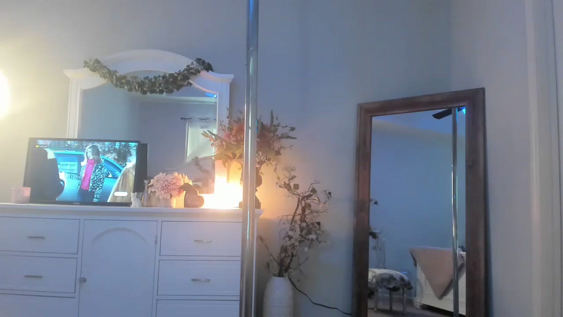 Gallery image thumbnail from MsMarilyn's myfreecams stream on, 01/05/2023, 20:51 image 8 of 20