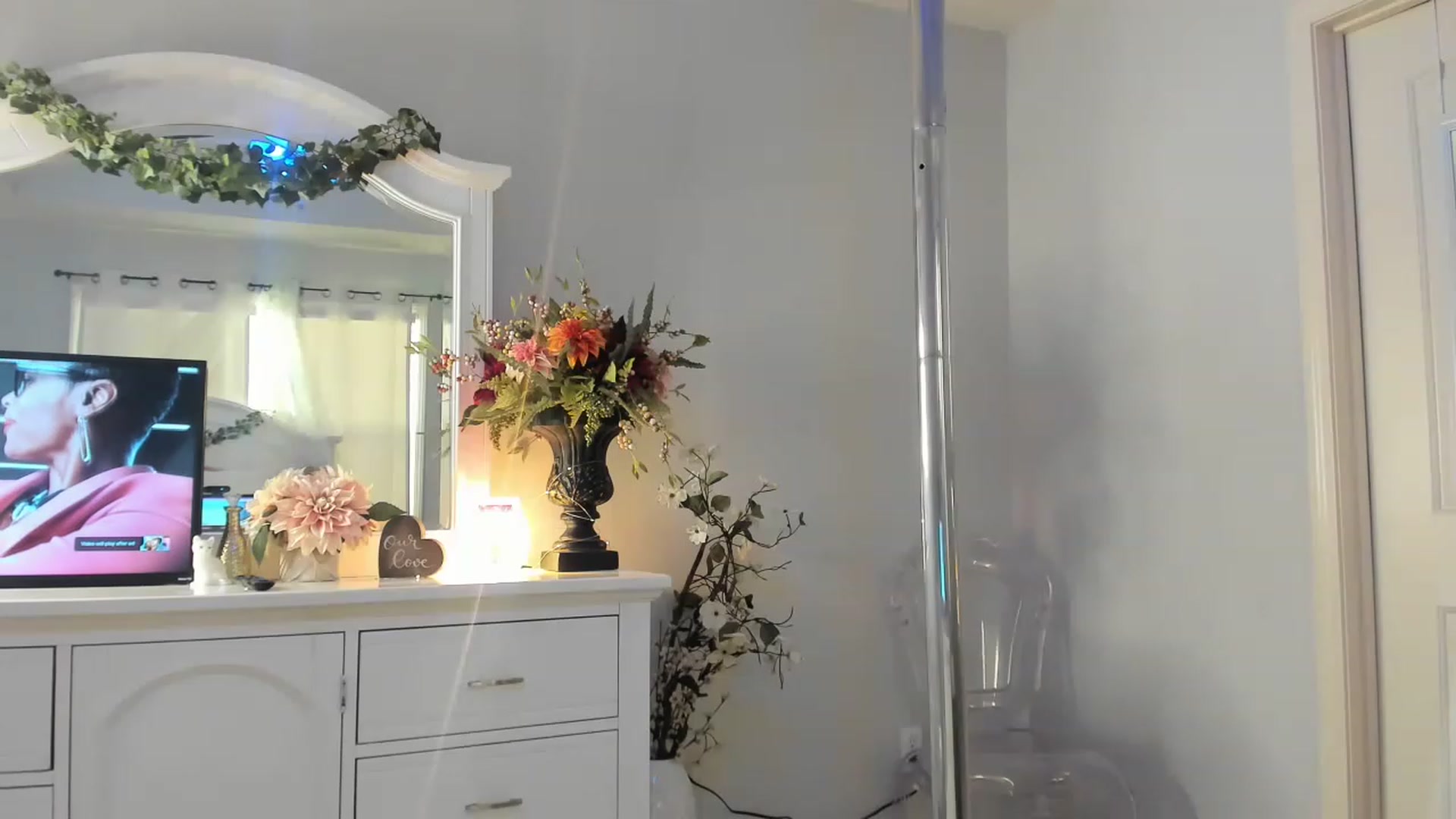 Gallery image thumbnail from MsMarilyn's myfreecams stream on, 01/09/2023, 22:43 image 5 of 20
