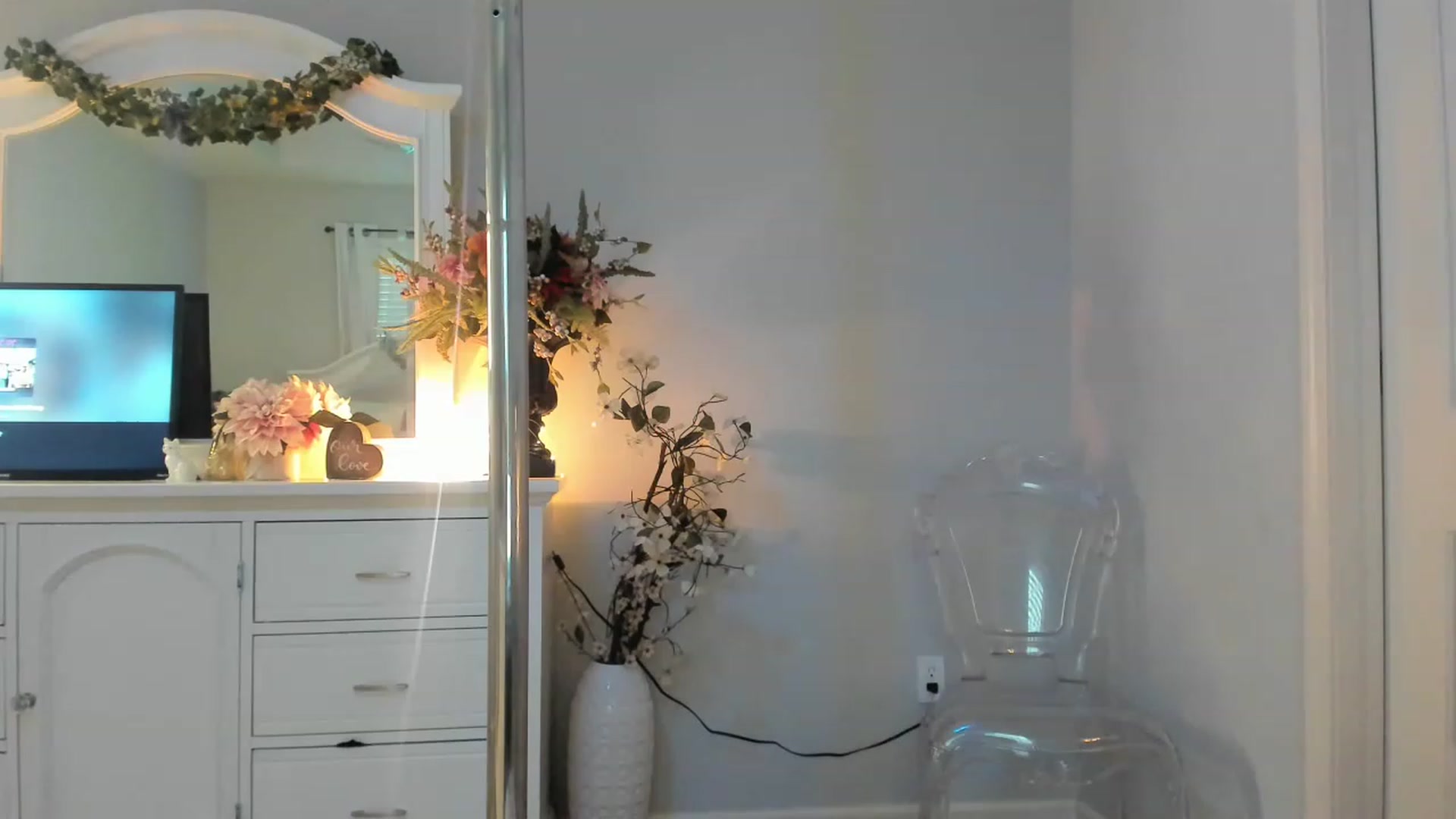 Gallery image thumbnail from MsMarilyn's myfreecams stream on, 01/12/2023, 21:16 image 7 of 20