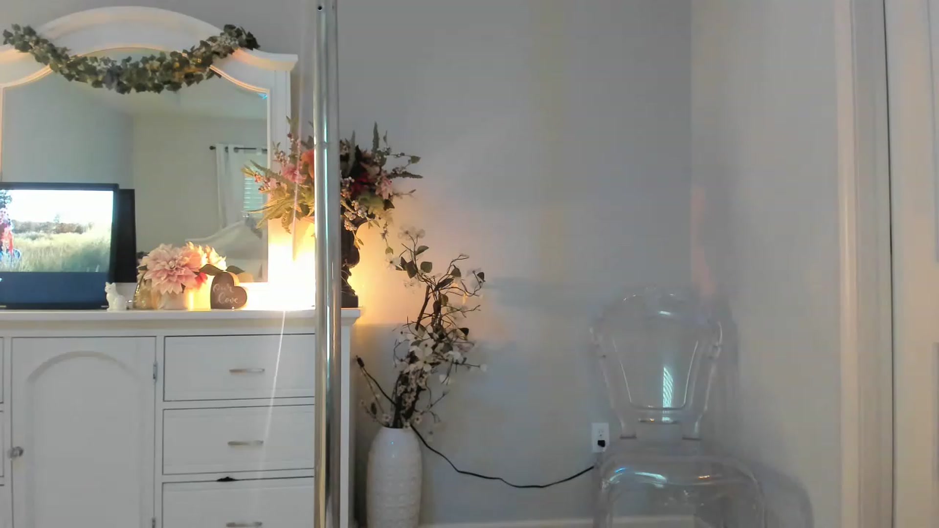 Gallery image thumbnail from MsMarilyn's myfreecams stream on, 01/12/2023, 21:16 image 6 of 20