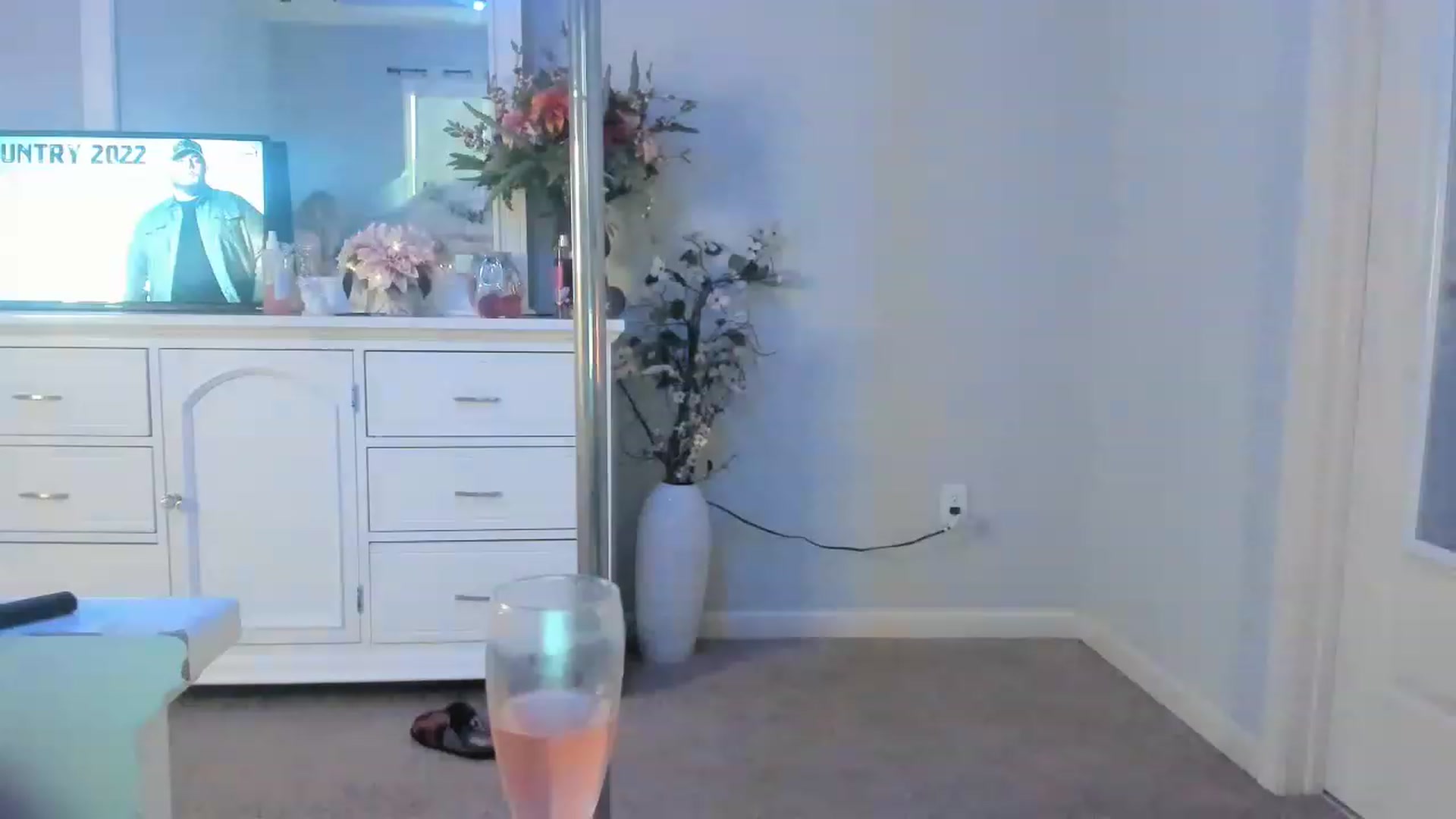 Gallery image thumbnail from MsMarilyn's myfreecams stream on, 01/18/2023, 21:52 image 15 of 20