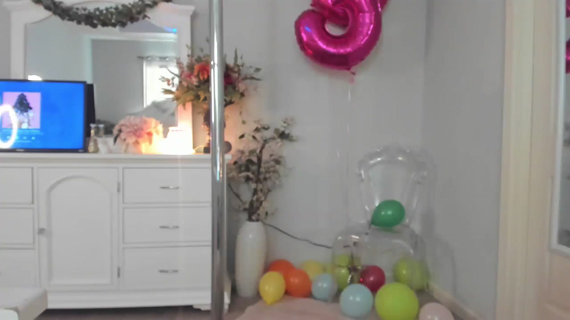 Gallery image thumbnail from MsMarilyn's myfreecams stream on, 01/19/2023, 20:24 image 14 of 20